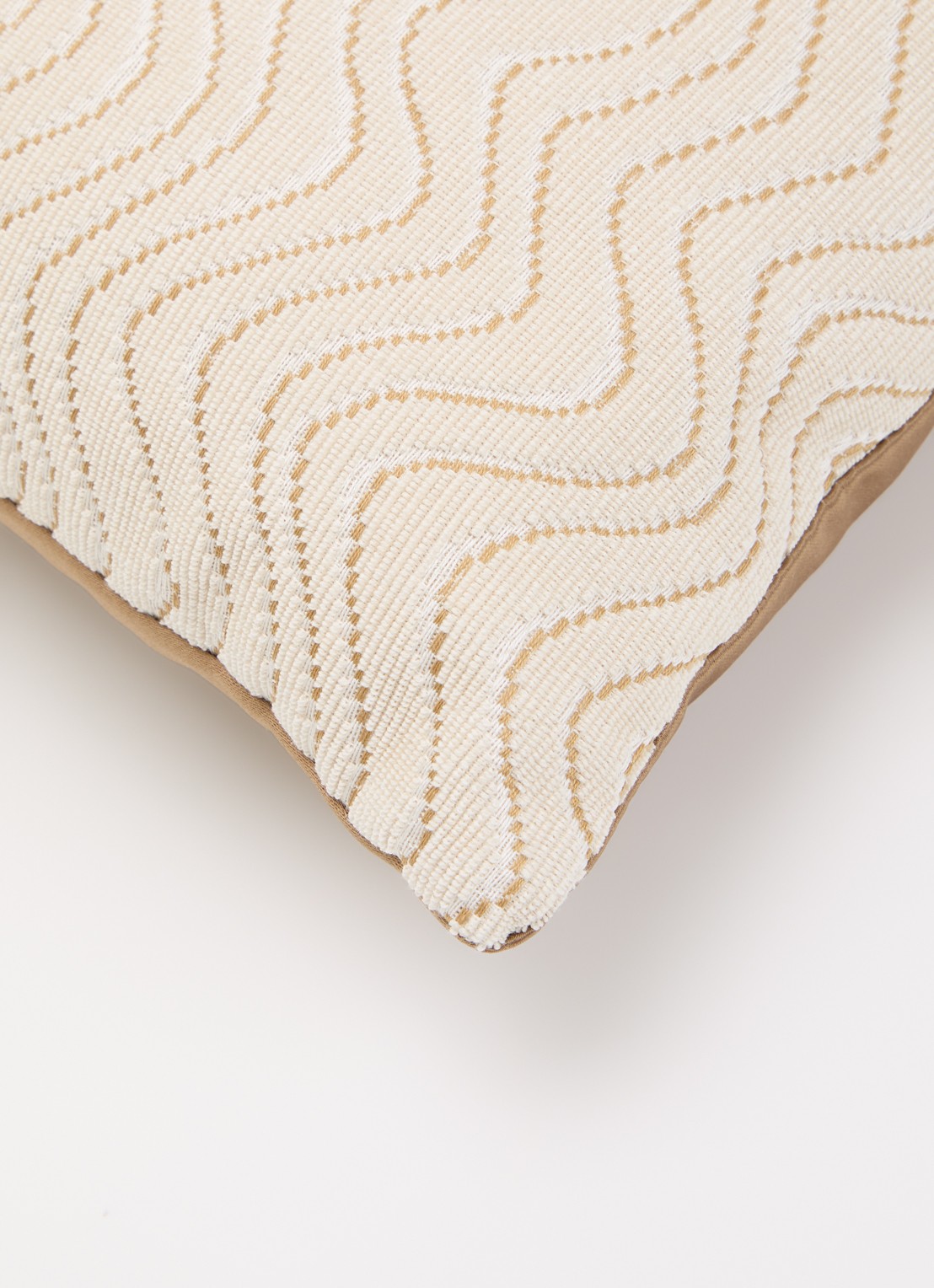 Claudi Scrolla sierkussen 40 x 60 cm - detail 4 beige