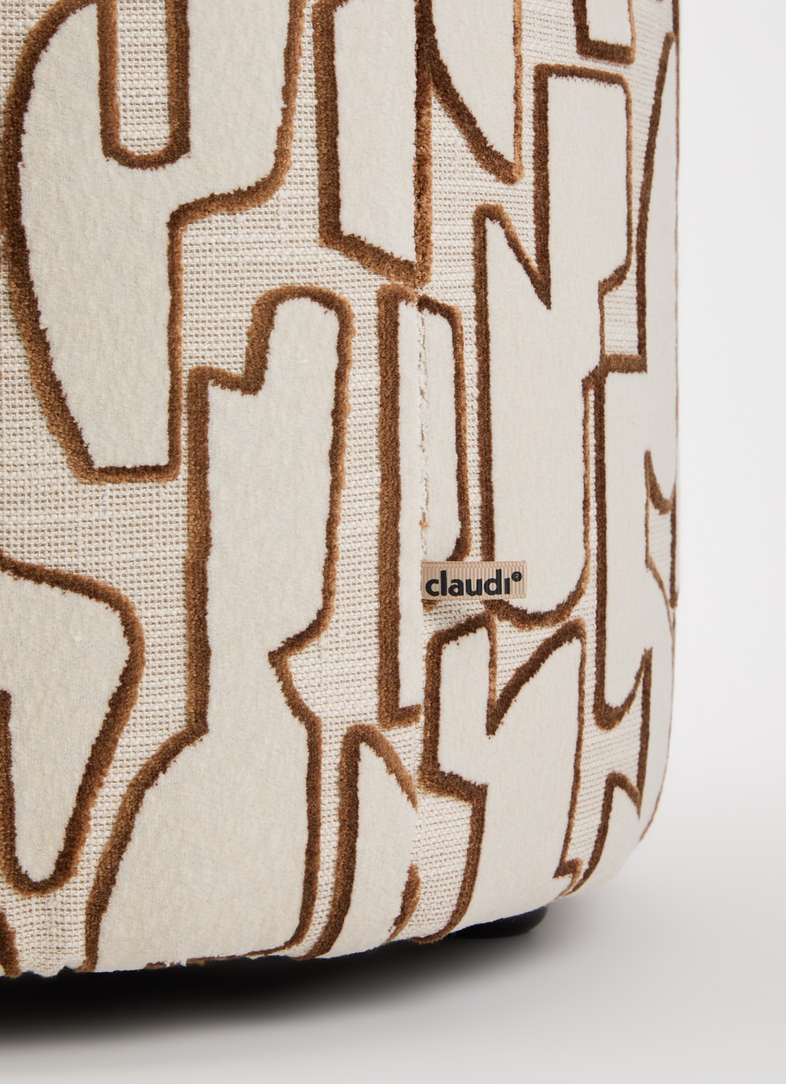 Claudi Seraq small poef 48 cm  - voorkant 2 beige