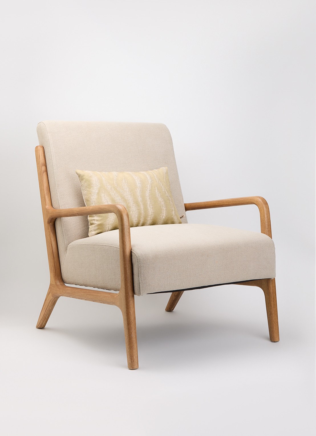 Claudi Shinno sierkussen 30 x 45 cm - voorkant 4 goud