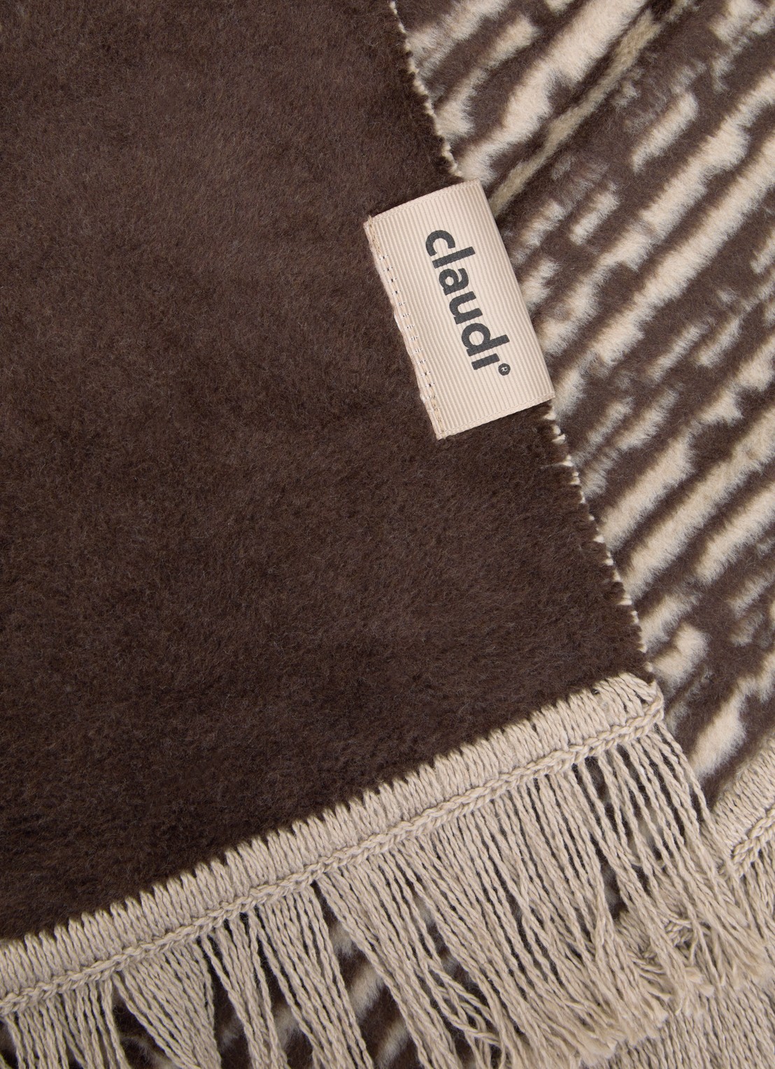 Claudi Streps plaid 150 x 200 cm  - detail chocoladebruin
