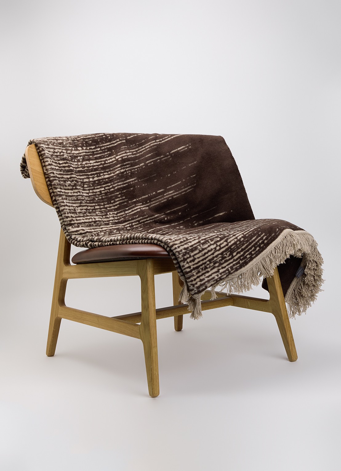 Claudi Streps plaid 150 x 200 cm  - voorkant 3 chocoladebruin