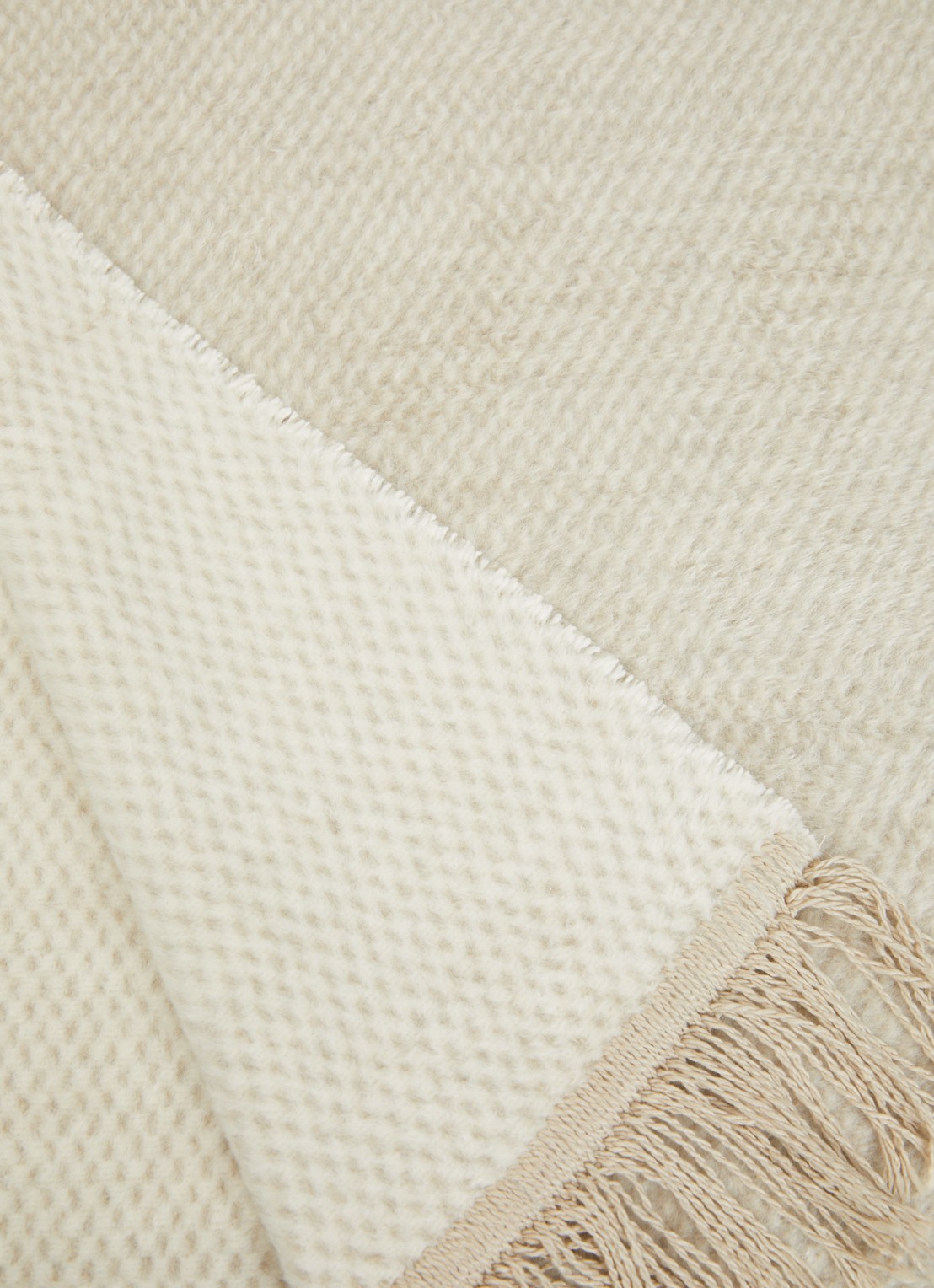 Claudi Unami Plaid 150 x 200 cm - detail 3 lichtgrijs