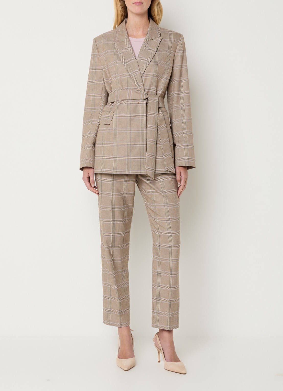 Claudia Sträter Blazer met ruitdessin en strikceintuur - voorkant 2 beige