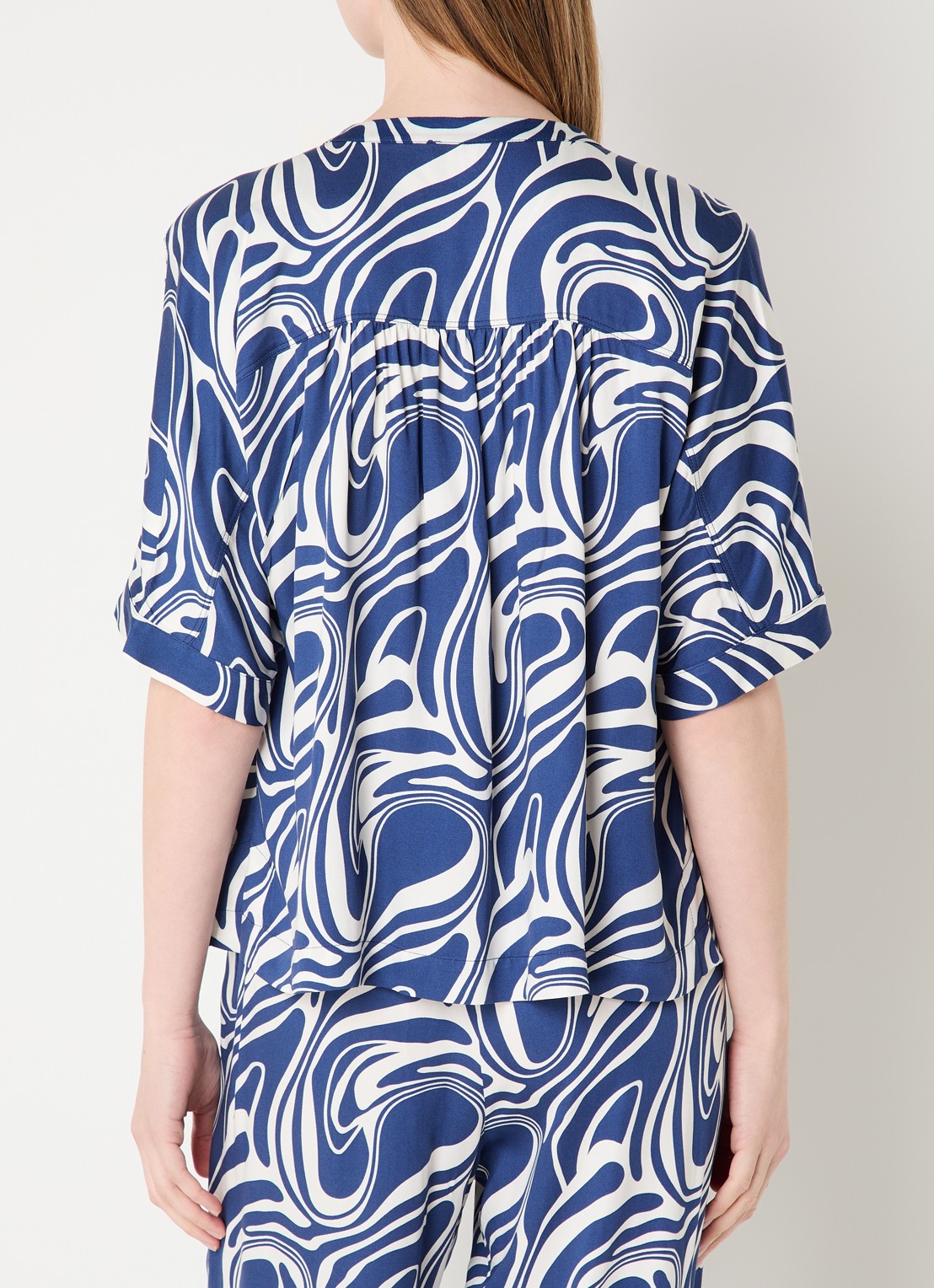 Claudia Sträter Blouse met print - achterkant royalblauw