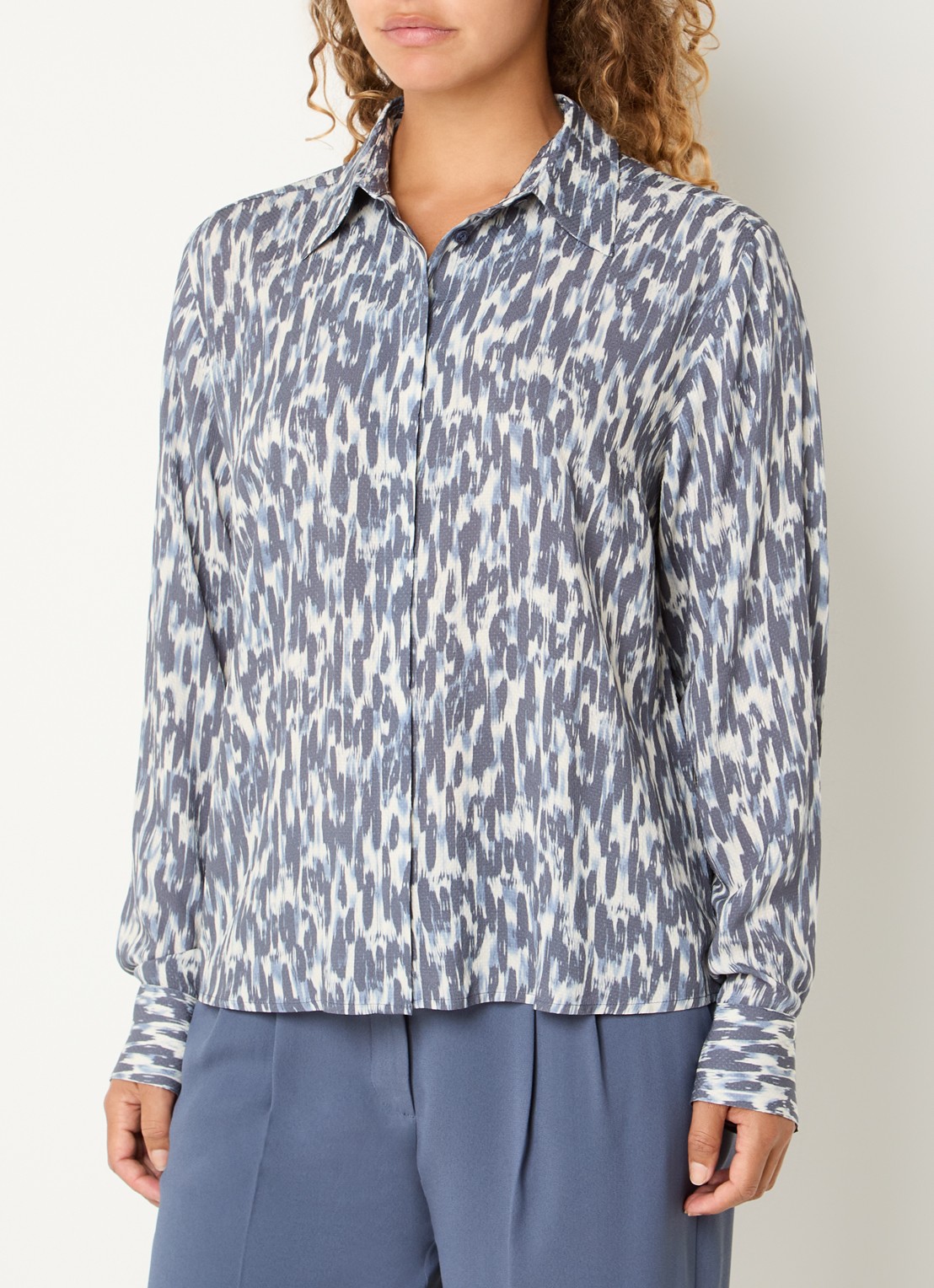 Claudia Sträter Blouse met print - detail staalblauw