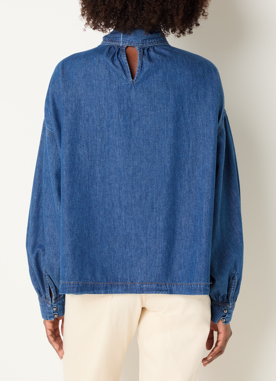 Claudia Sträter Blouse van denim met sjaalkraag - achterkant indigo