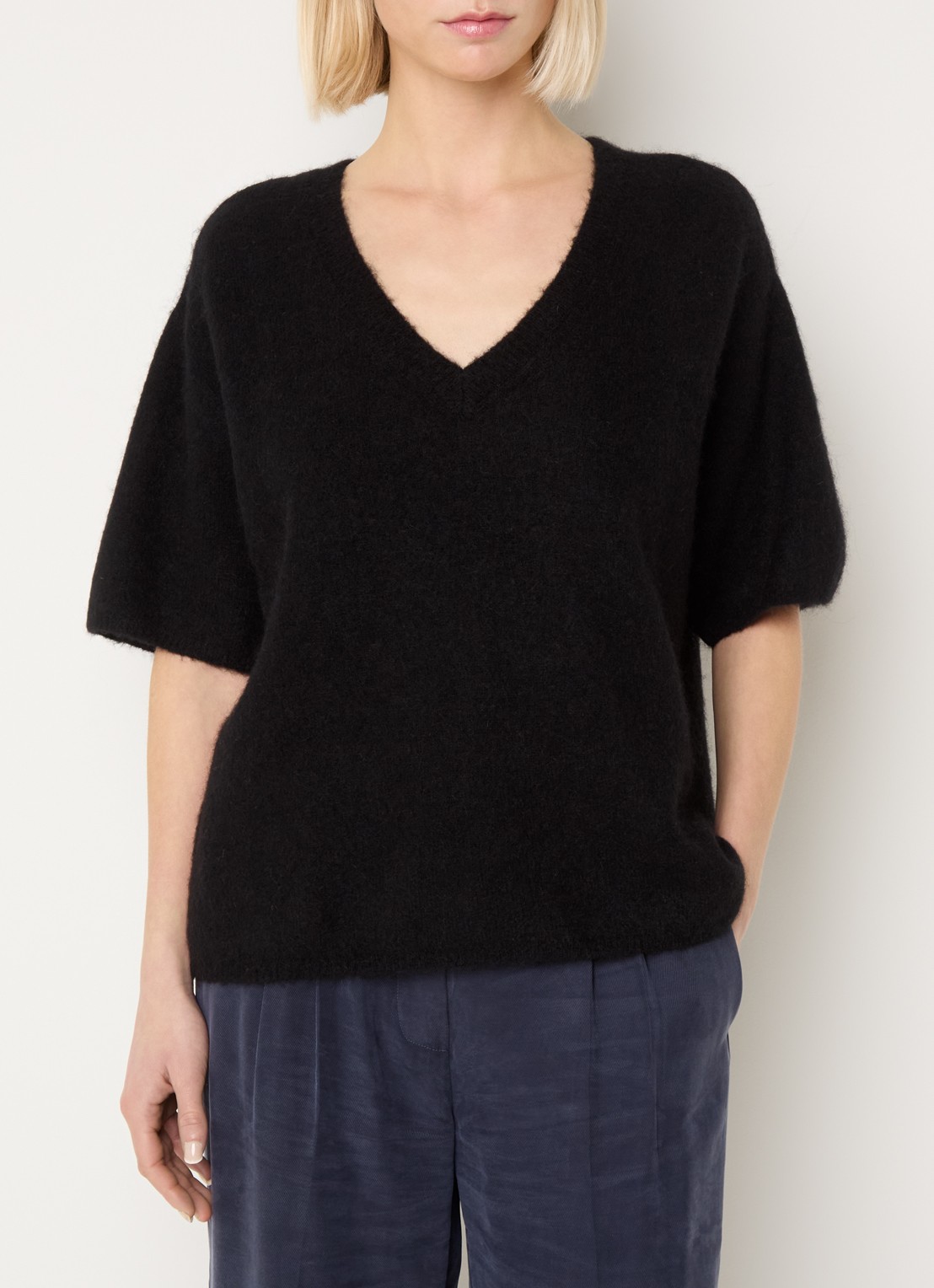 Claudia Sträter Fijngebreide top in alpaca wolblend - detail 4 zwart