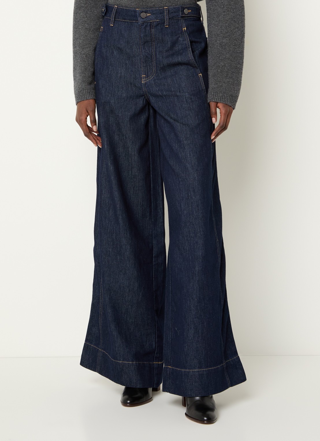 Claudia Sträter Flared jeans met donkere wassing - detail 2 indigo