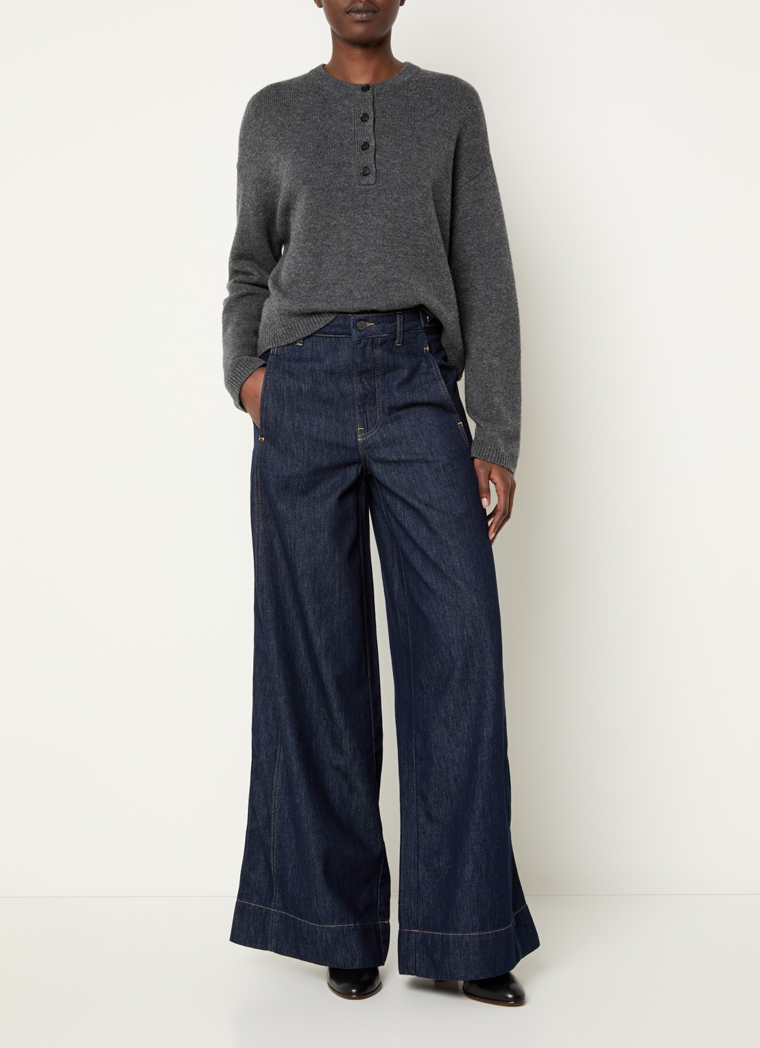 Claudia Sträter Flared jeans met donkere wassing - voorkant 4 indigo