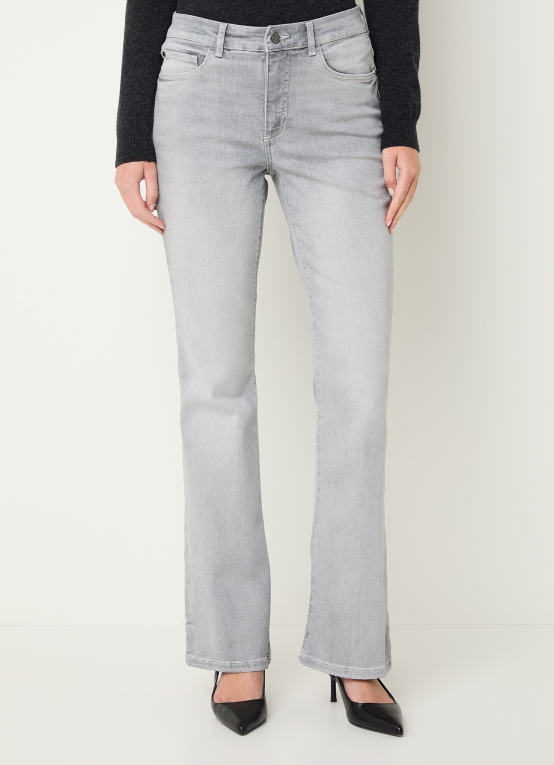 Claudia Sträter High waist flared jeans met gekleurde wassing - detail 4 lichtgrijs