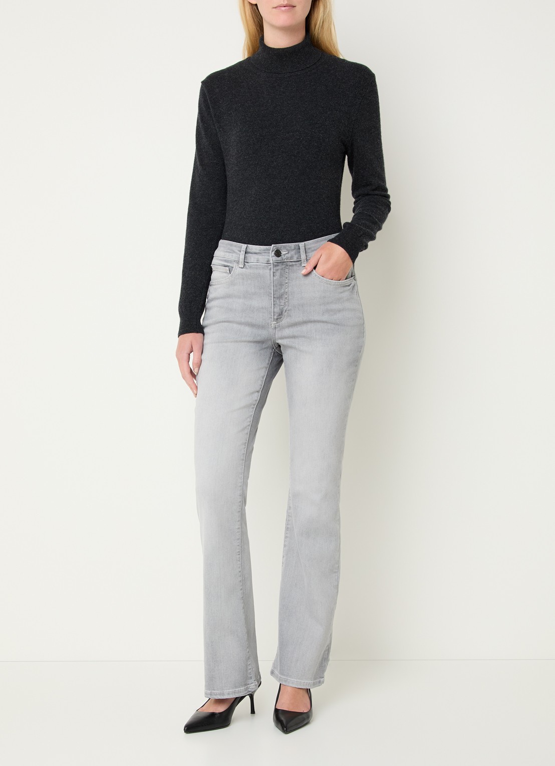 Claudia Sträter High waist flared jeans met gekleurde wassing - voorkant 2 lichtgrijs