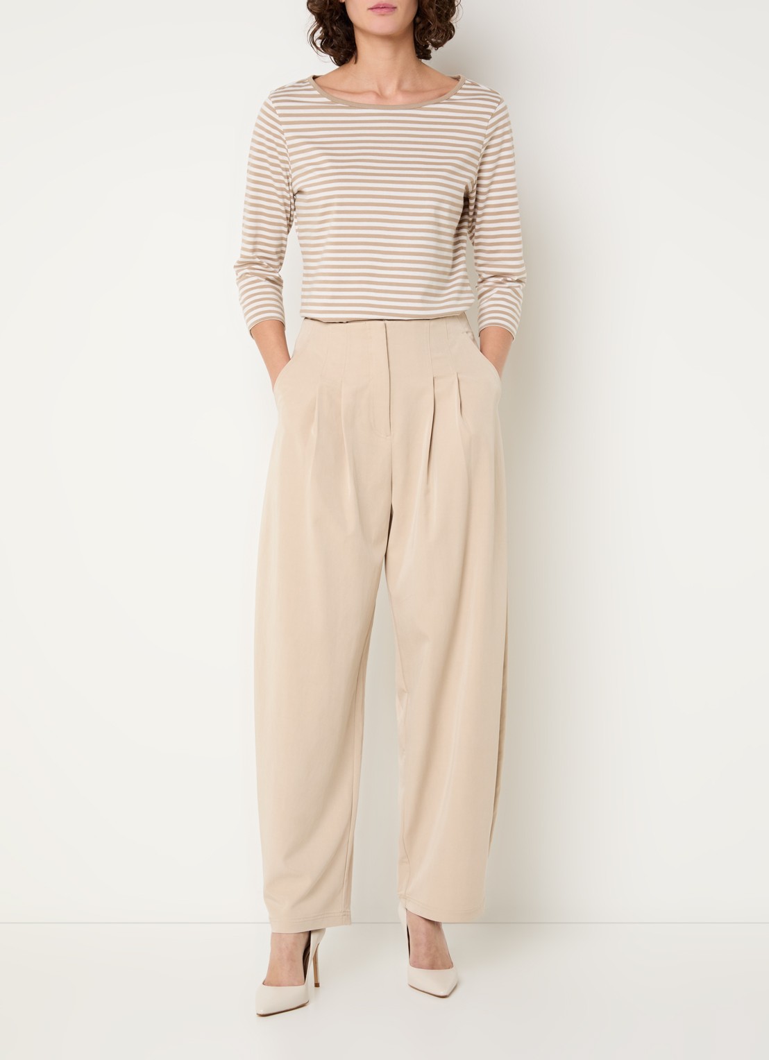 Claudia Sträter High waist tapered fit pantalon met steekzakken - voorkant 3 creme