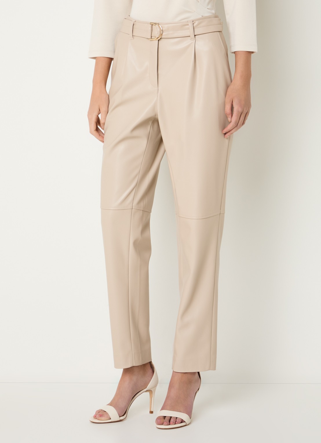 Claudia Sträter High waist tapered fit pantalon van imitatieleer met steekzakken - detail beige