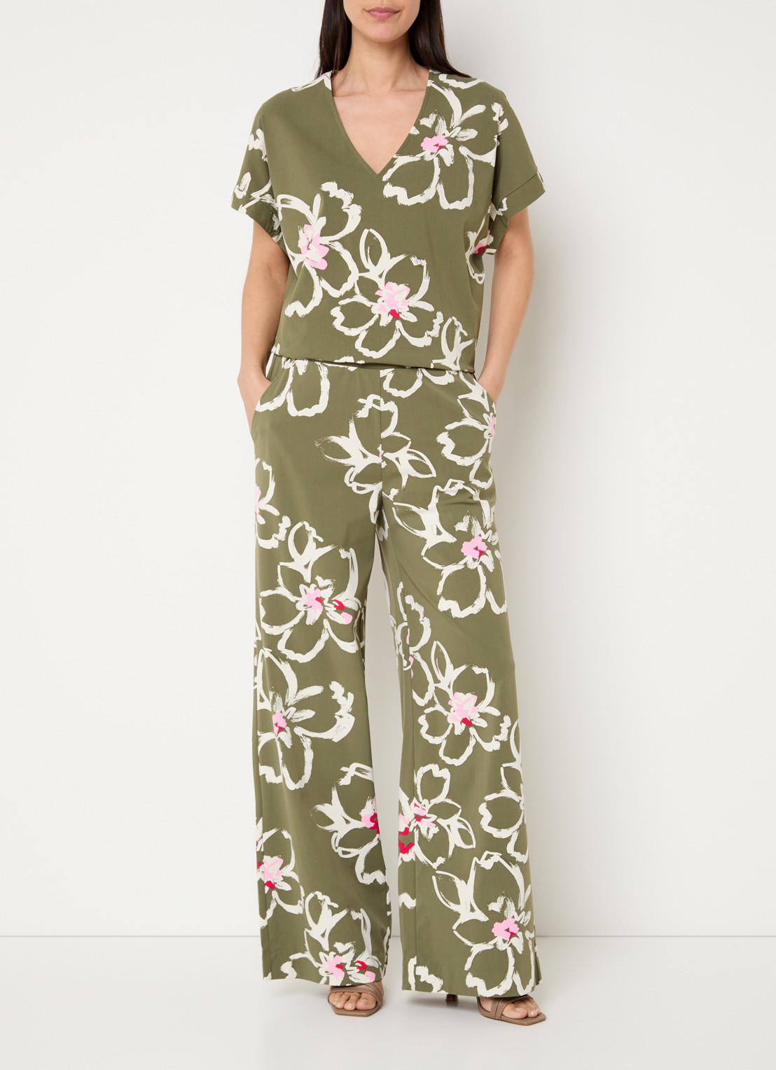 Claudia Sträter High waist wide leg broek van jersey met bloemenprint - voorkant 3 legergroen