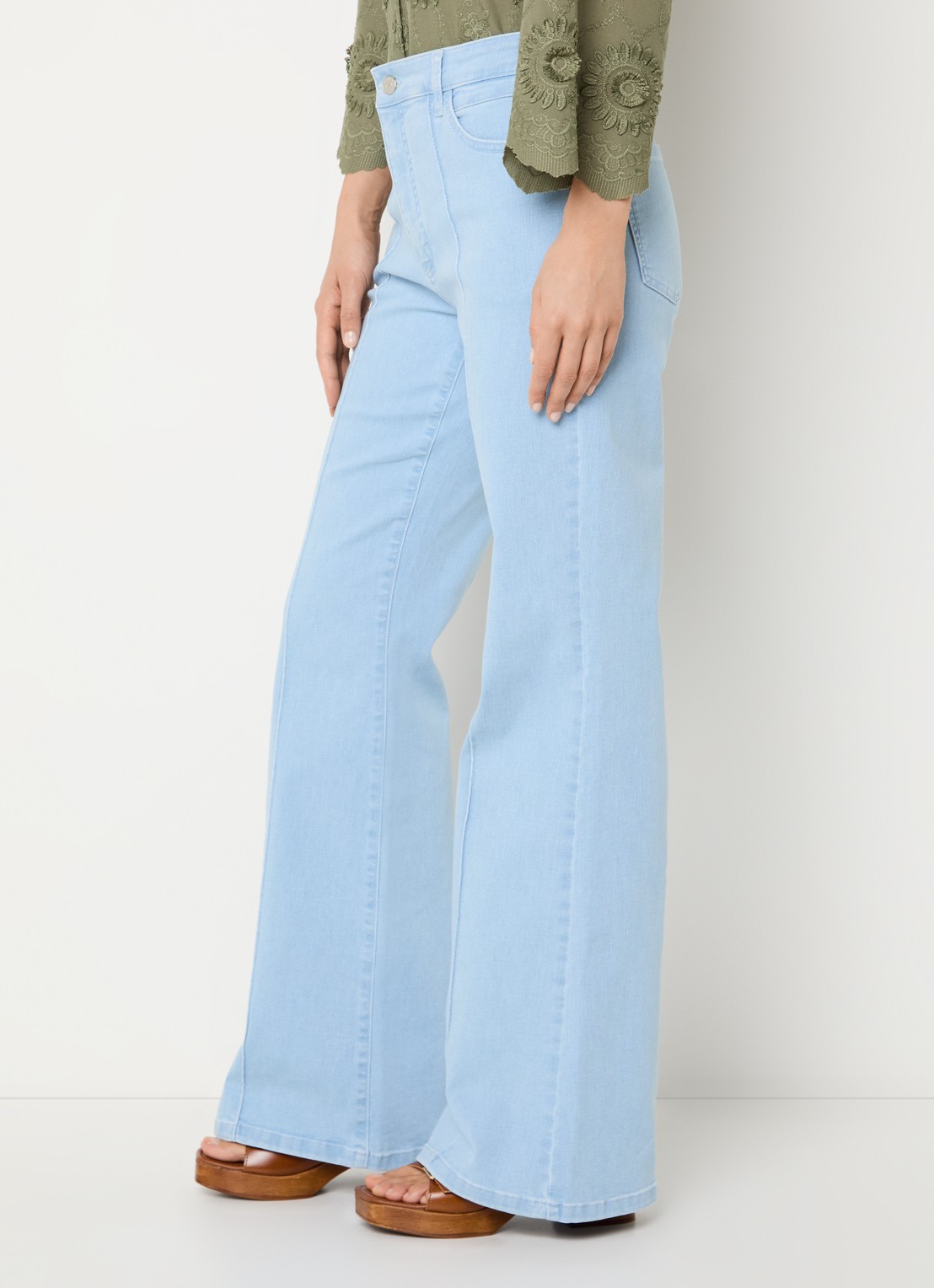 Claudia Sträter High waisted flared jeans met lichte wassing - detail 5 indigo