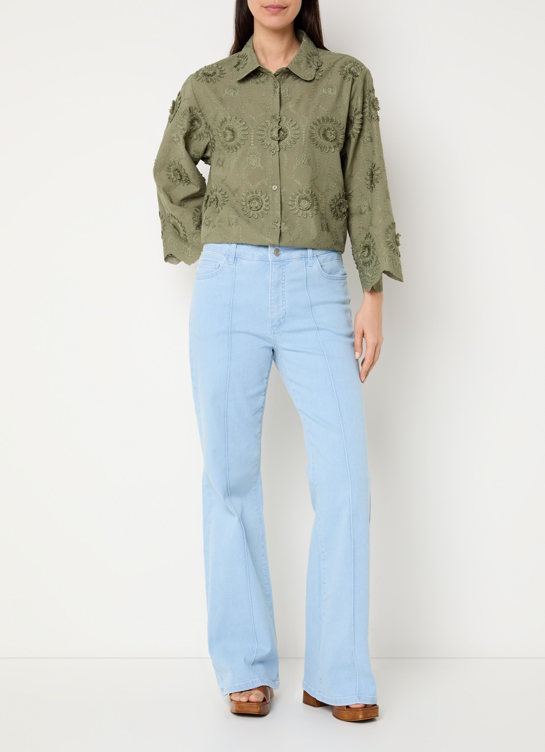 Claudia Sträter High waisted flared jeans met lichte wassing - voorkant 2 indigo