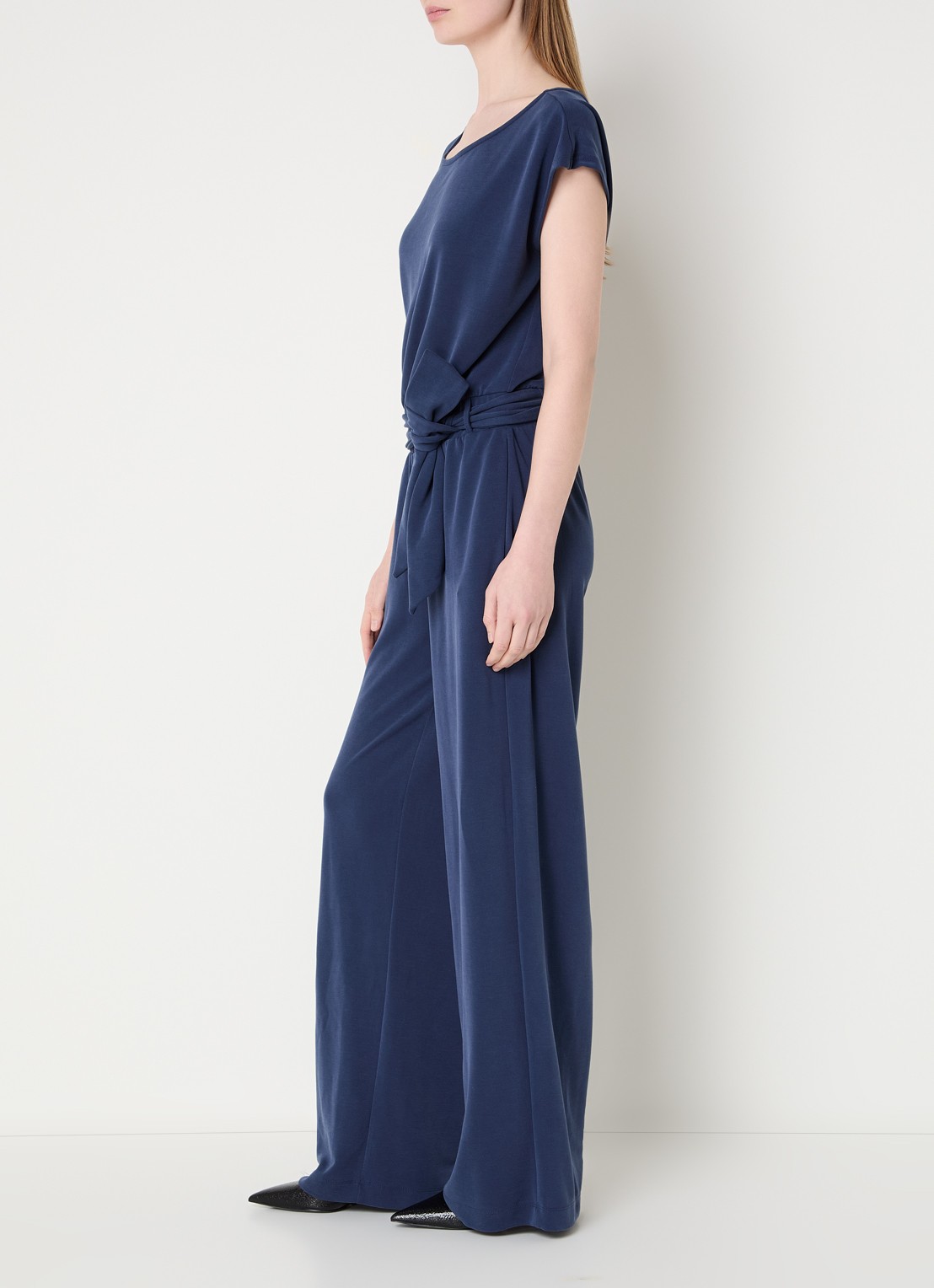 Claudia Sträter Jumpsuit met boothals en strikceintuur - voorkant 3 donkerblauw