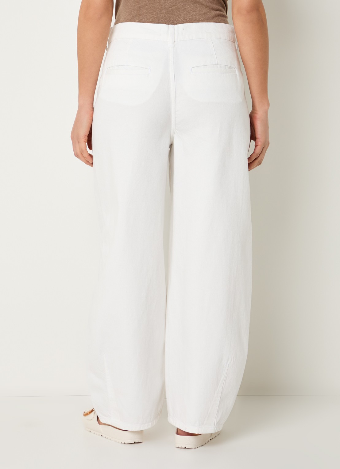 Claudia Sträter Mid waist balloon fit jeans met gekleurde wassing - achterkant 2 gebroken wit