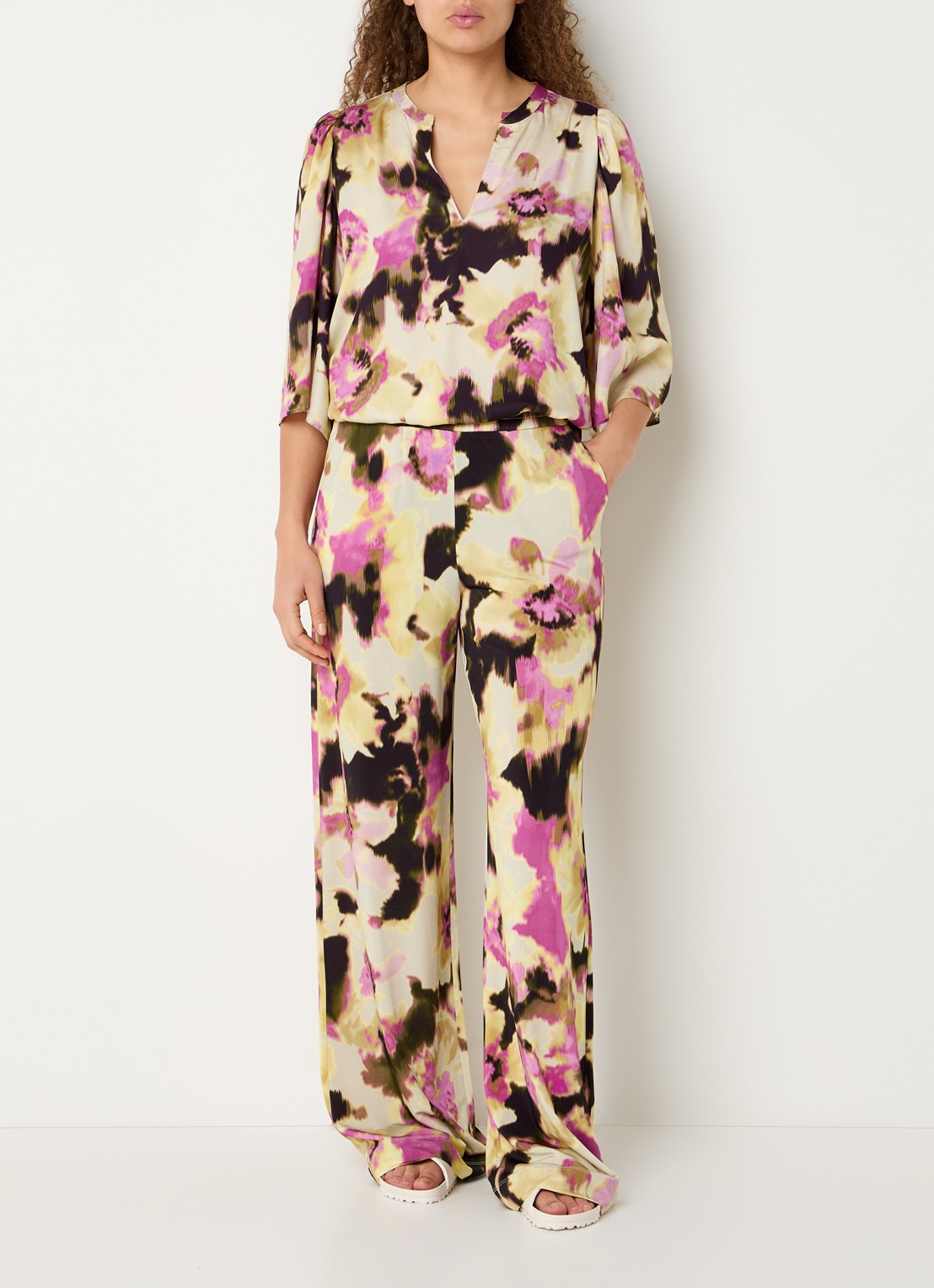 Claudia Sträter Mid waist loose fit pantalon met print - voorkant 3 lichtgeel