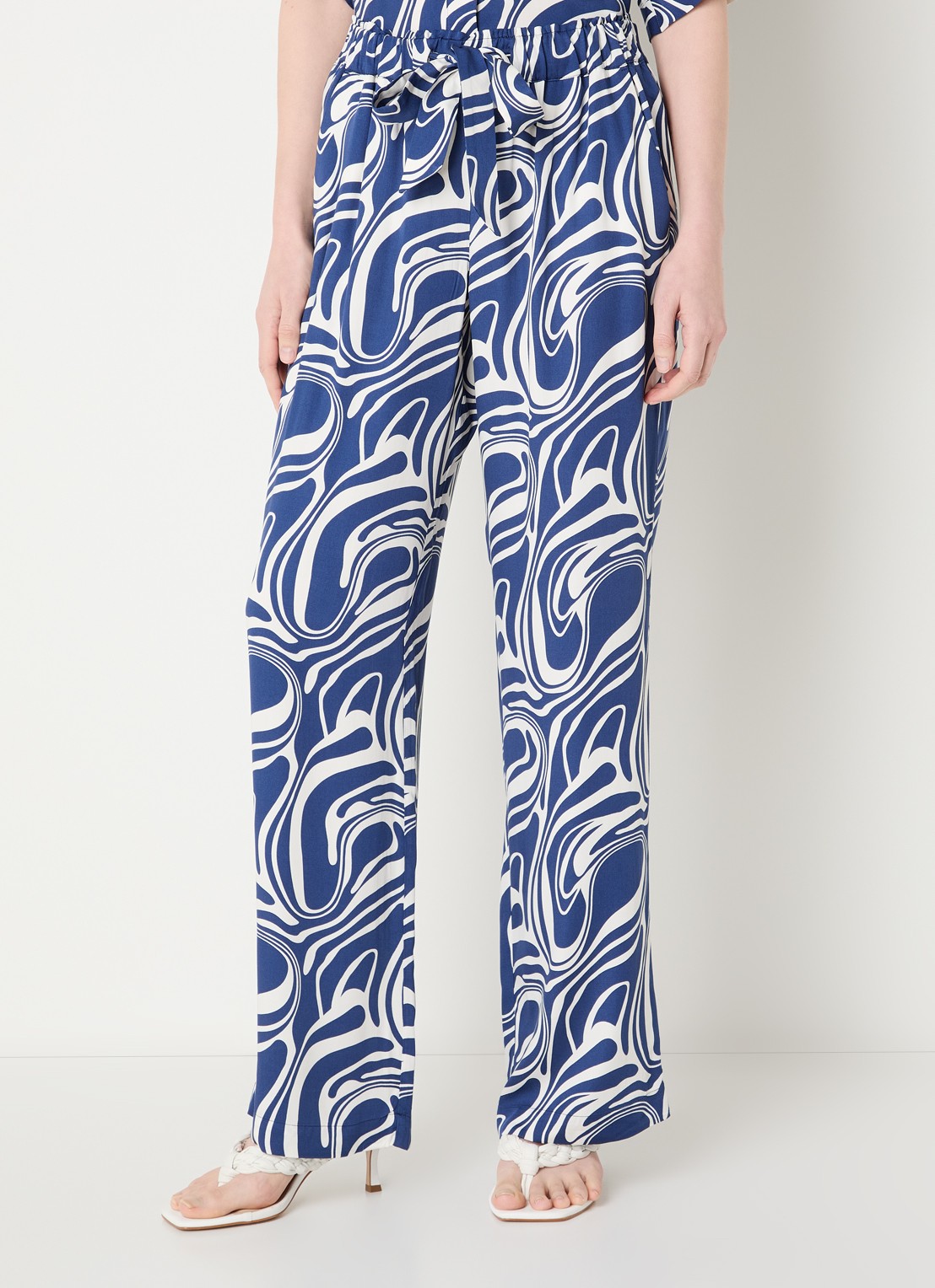 Claudia Sträter Mid waist straight fit broek met steekzakken  - detail 4 royalblauw