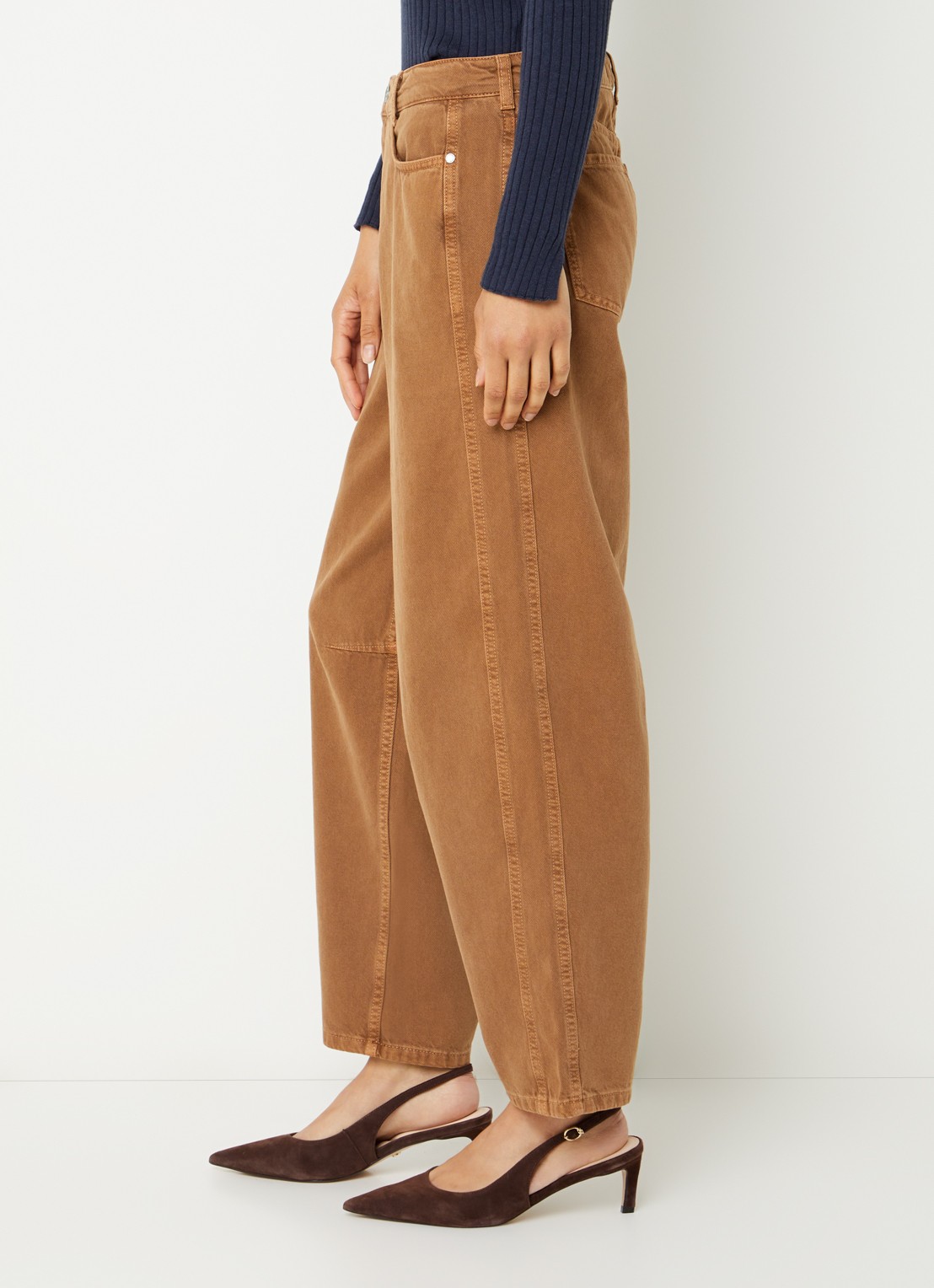 Claudia Sträter Mid waist tapered fit jeans met gekleurde wassing - detail 3 cognac