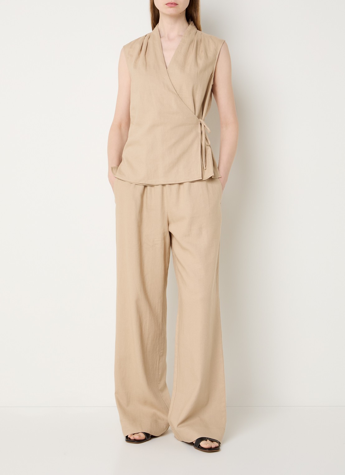 Claudia Sträter Mid waist wide fit broek met steekzakken - voorkant 2 donkerbeige