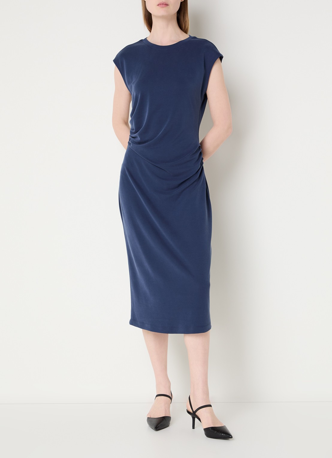Claudia Sträter Midi asymmetrische kokerjurk met boothals - detail 2 royalblauw