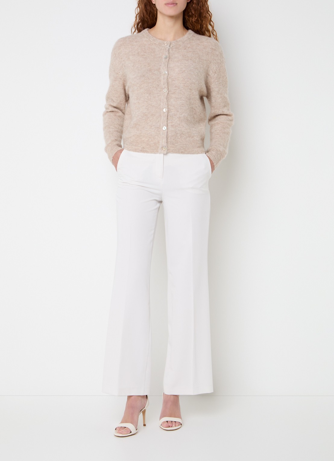 Claudia Sträter Noos fijngebreid vest in alpaca wolblend - voorkant 3 beige