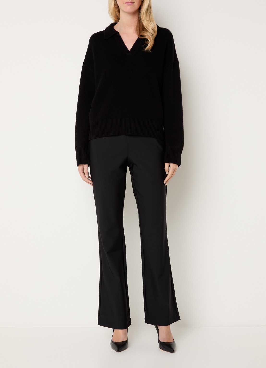 Claudia Sträter Noos high waist flared fit pantalon met steekzakken - voorkant 4 zwart