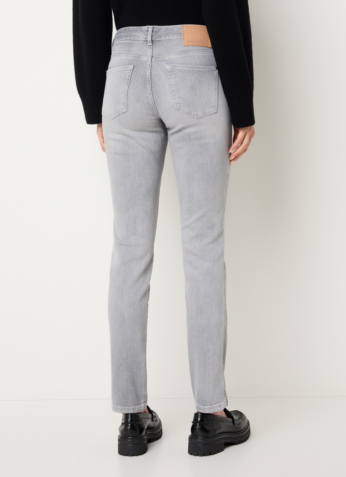 Claudia Sträter Sue mid waist slim fit jeans met gekleurde wassing - achterkant 5 lichtgrijs