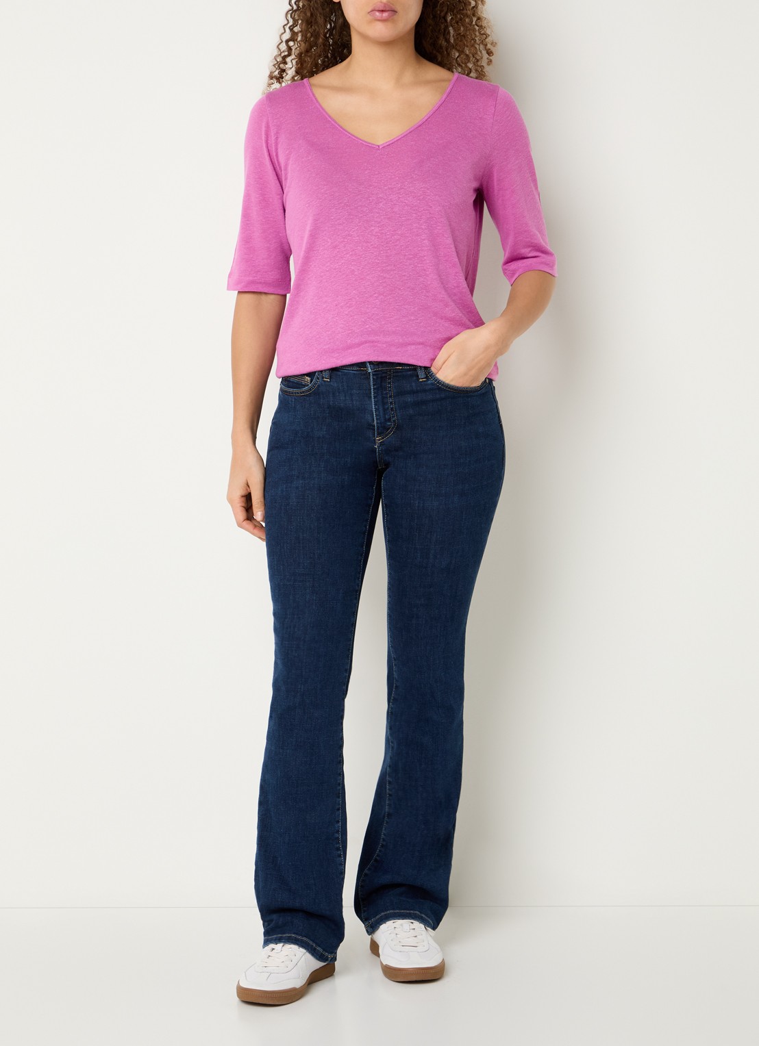Claudia Sträter T-shirt in linnenblend met V-hals - voorkant 3 roze