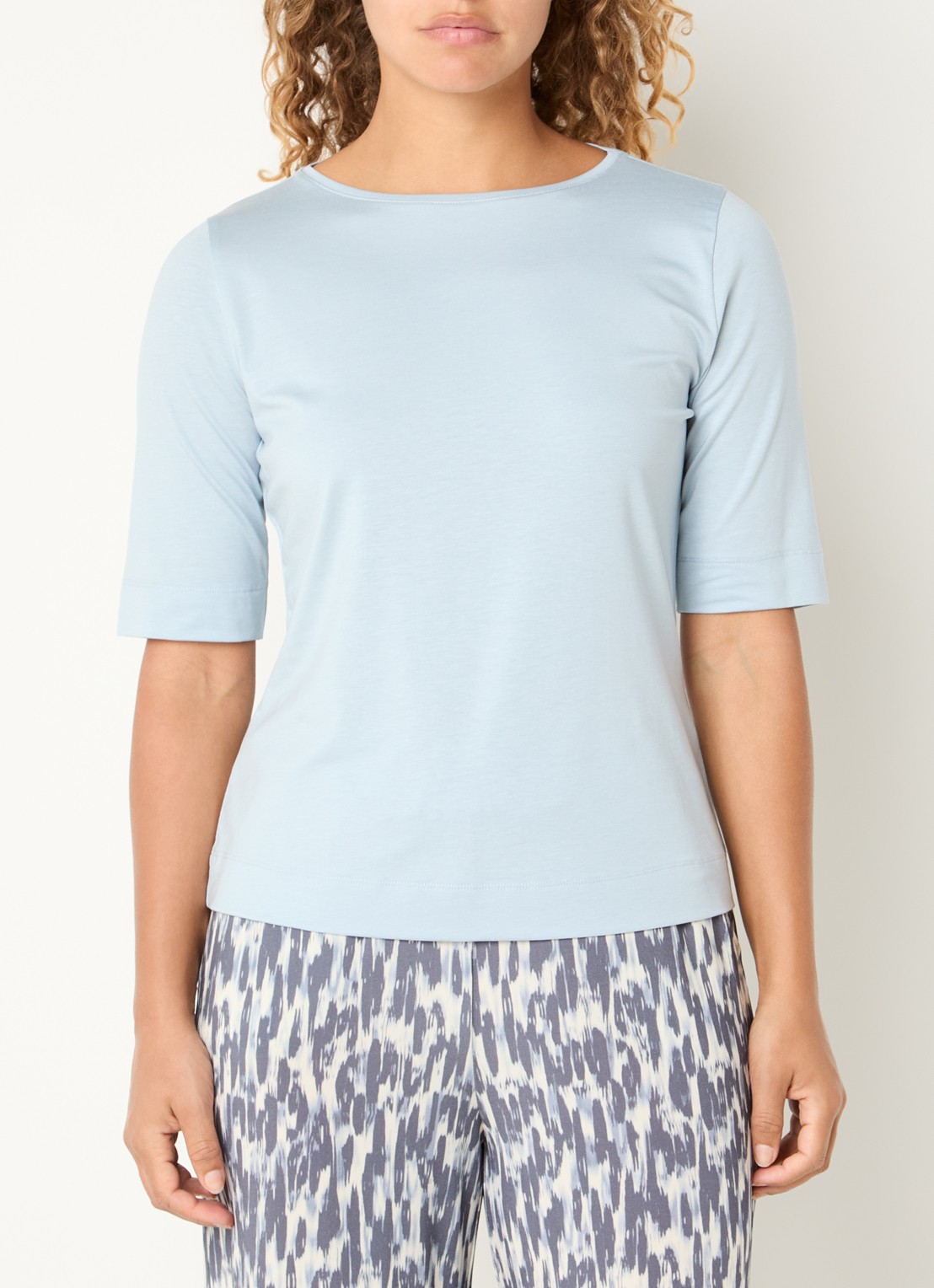 Claudia Sträter T-shirt met boothals - detail 2 lichtblauw