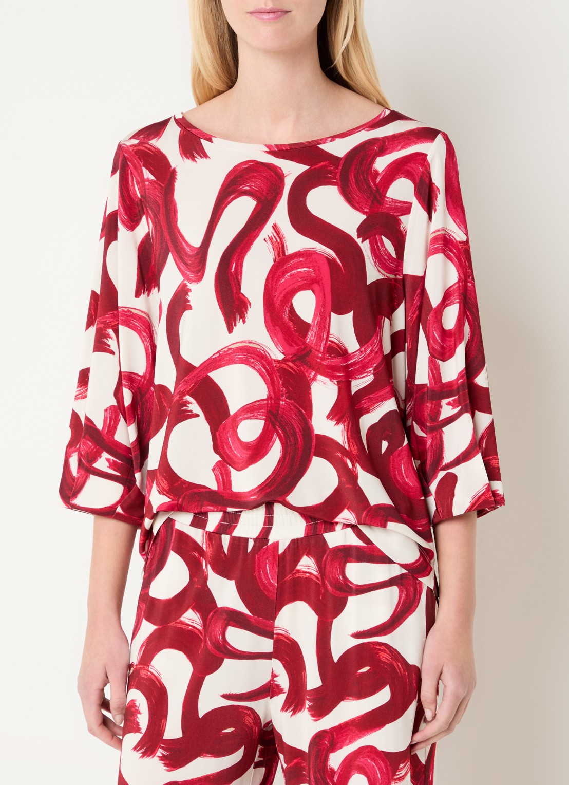 Claudia Sträter Top met boothals en print - detail 4 cranberryrood