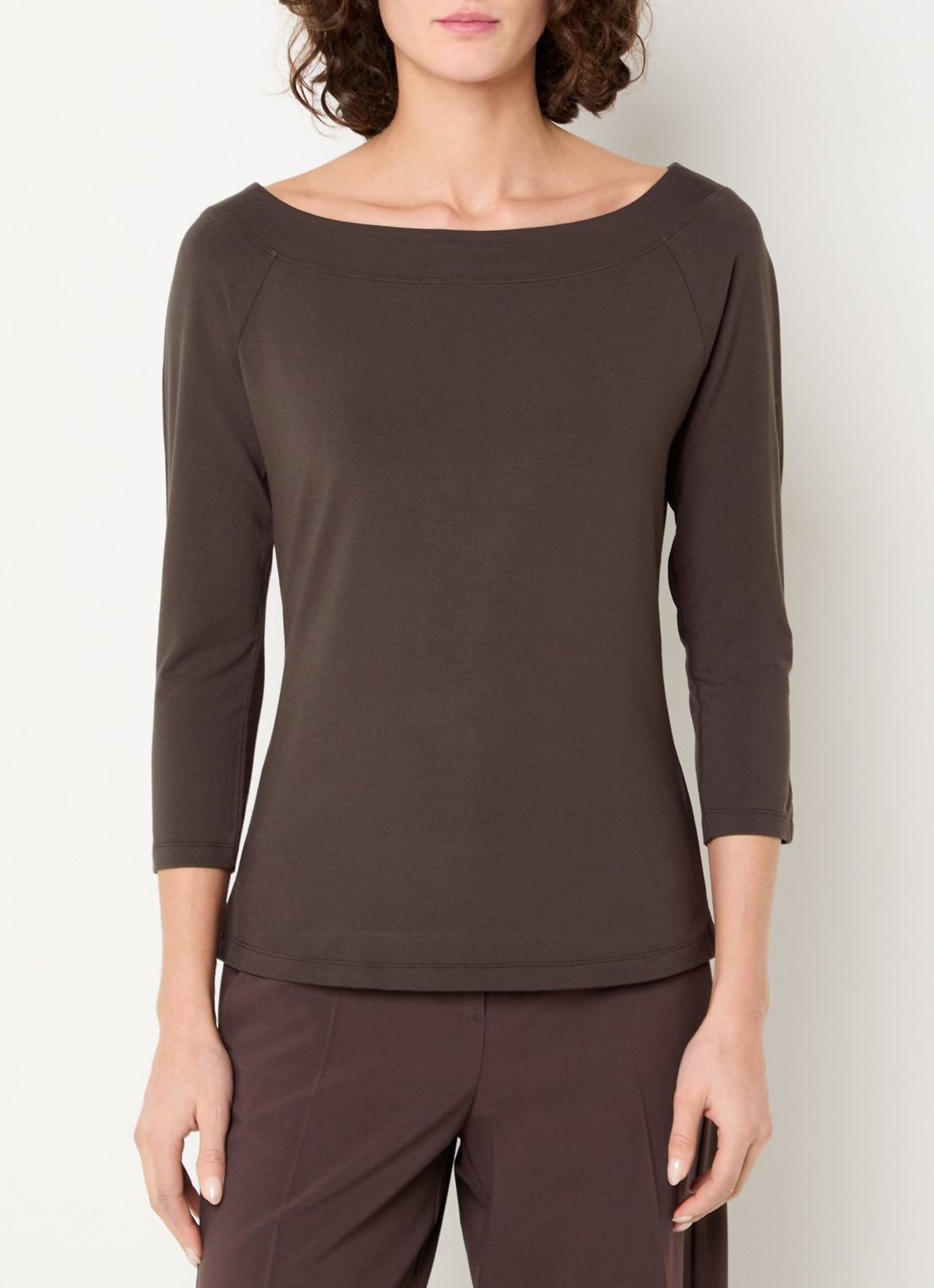 Claudia Sträter Top met boothals - detail chocoladebruin