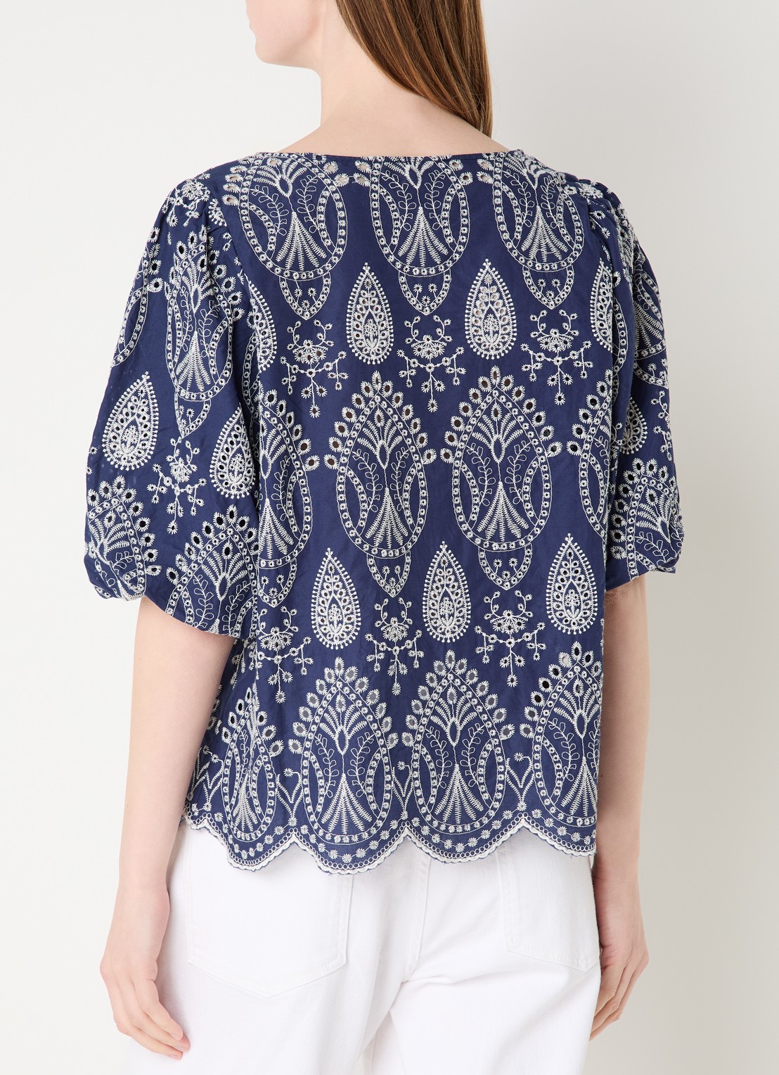 Claudia Sträter Top met broderie en pofmouw - achterkant royalblauw