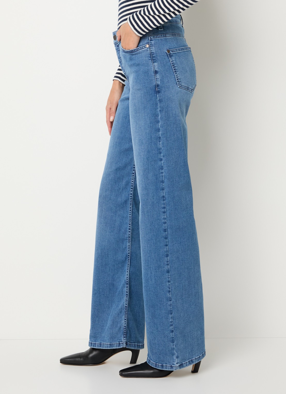 Claudia Sträter Wies mid waist wide leg jeans met medium wassing - detail 3 indigo