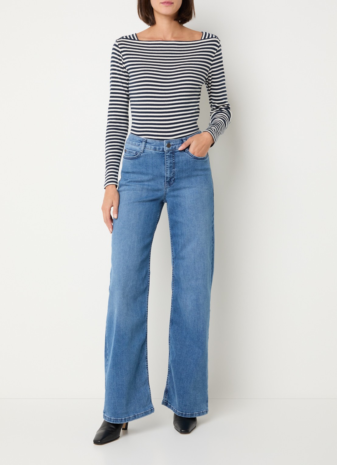 Claudia Sträter Wies mid waist wide leg jeans met medium wassing - voorkant 5 indigo