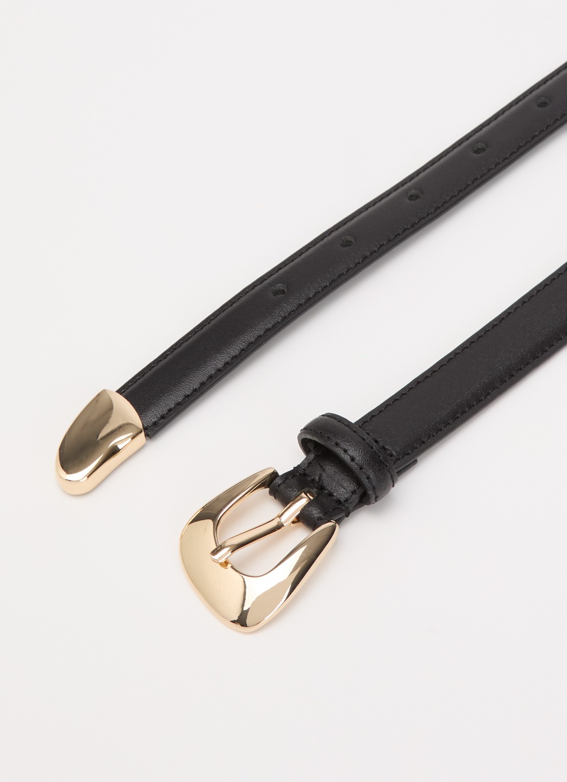 Claudie Pierlot Ambroisine riem van kalfsleer - detail zwart