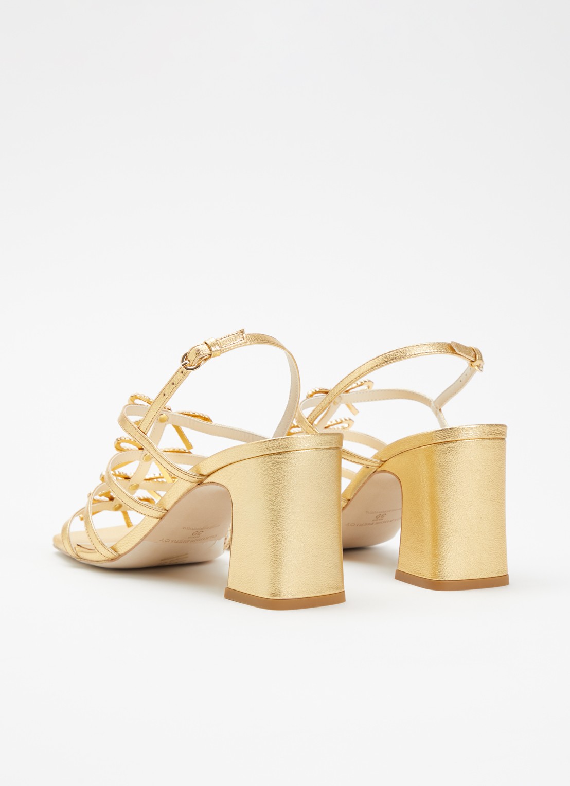 Claudie Pierlot Aurianne sandalette van leer met metallic finish - achterkant 5 goud