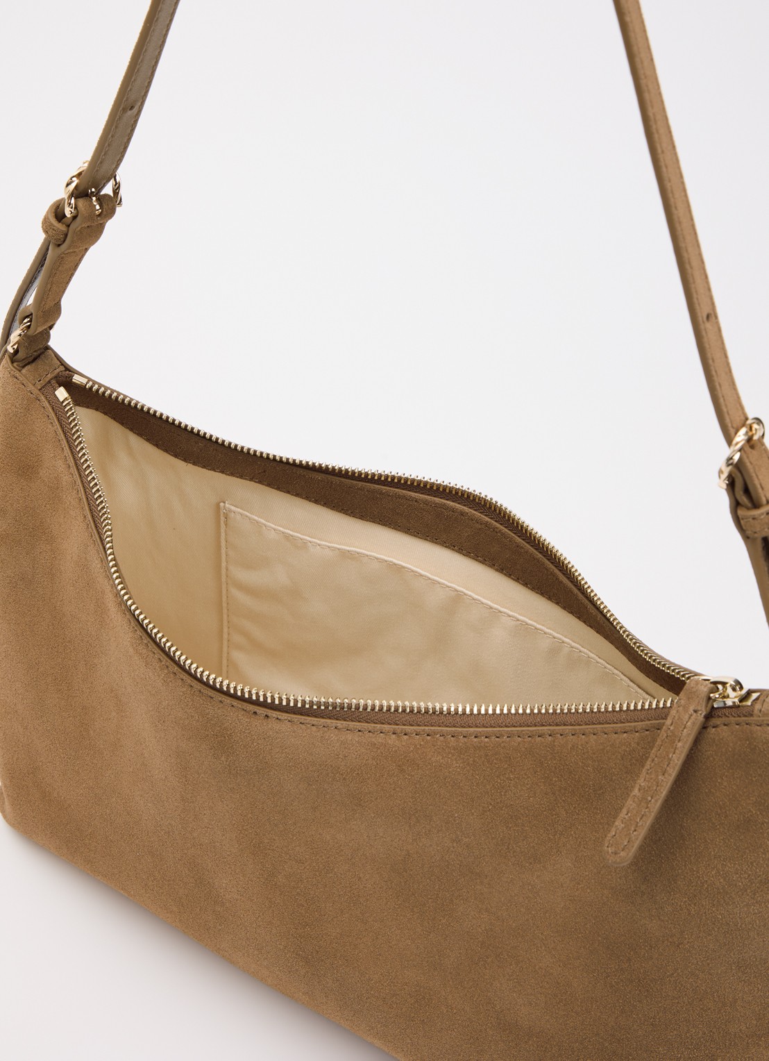 Claudie Pierlot Azur schoudertas van kalfssuède met verstelbare schouderriem - detail lichtbruin