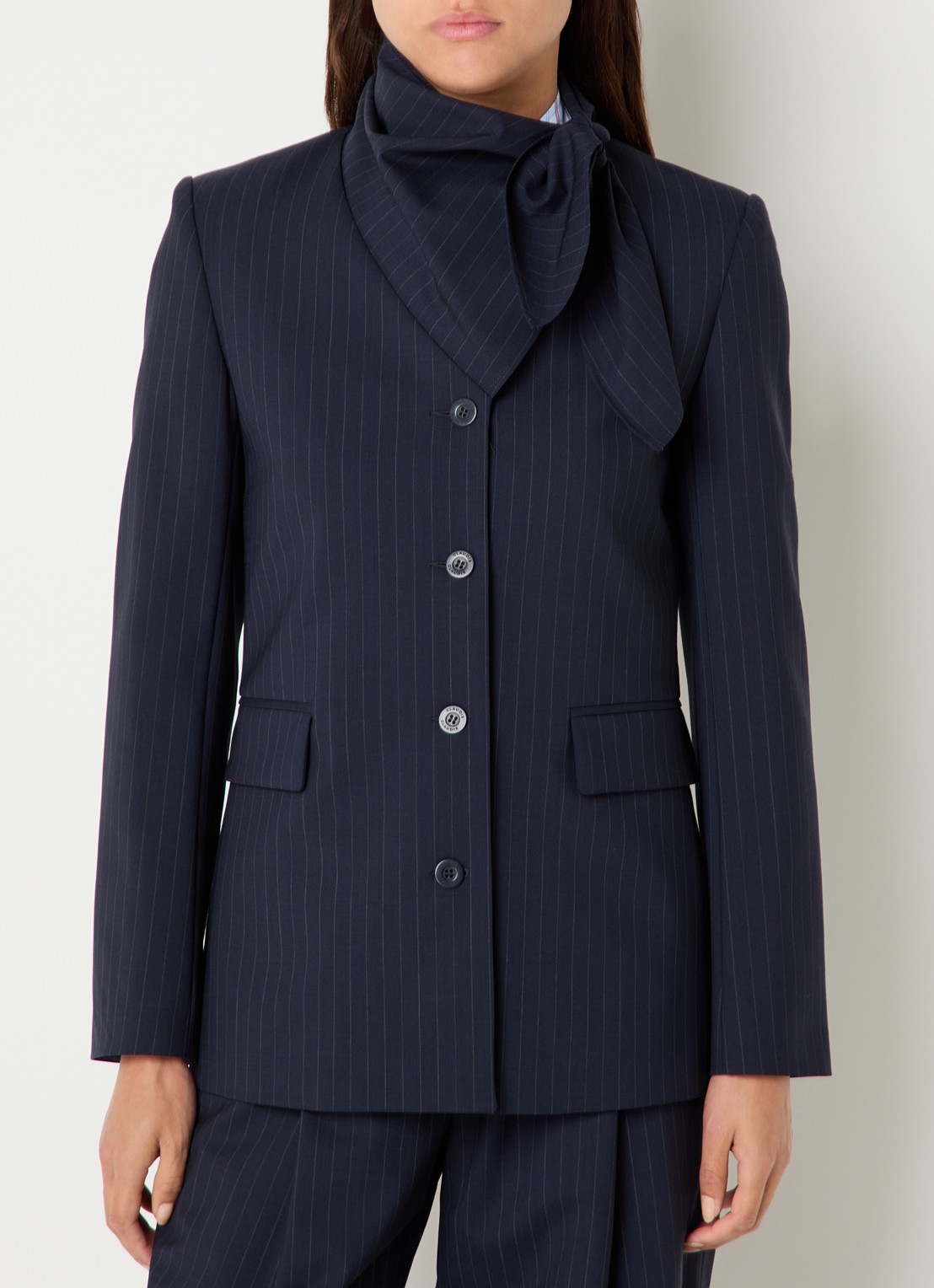 Claudie Pierlot Blazer in wolblend met krijtstreep en sjaalkraag - detail 3 donkerblauw