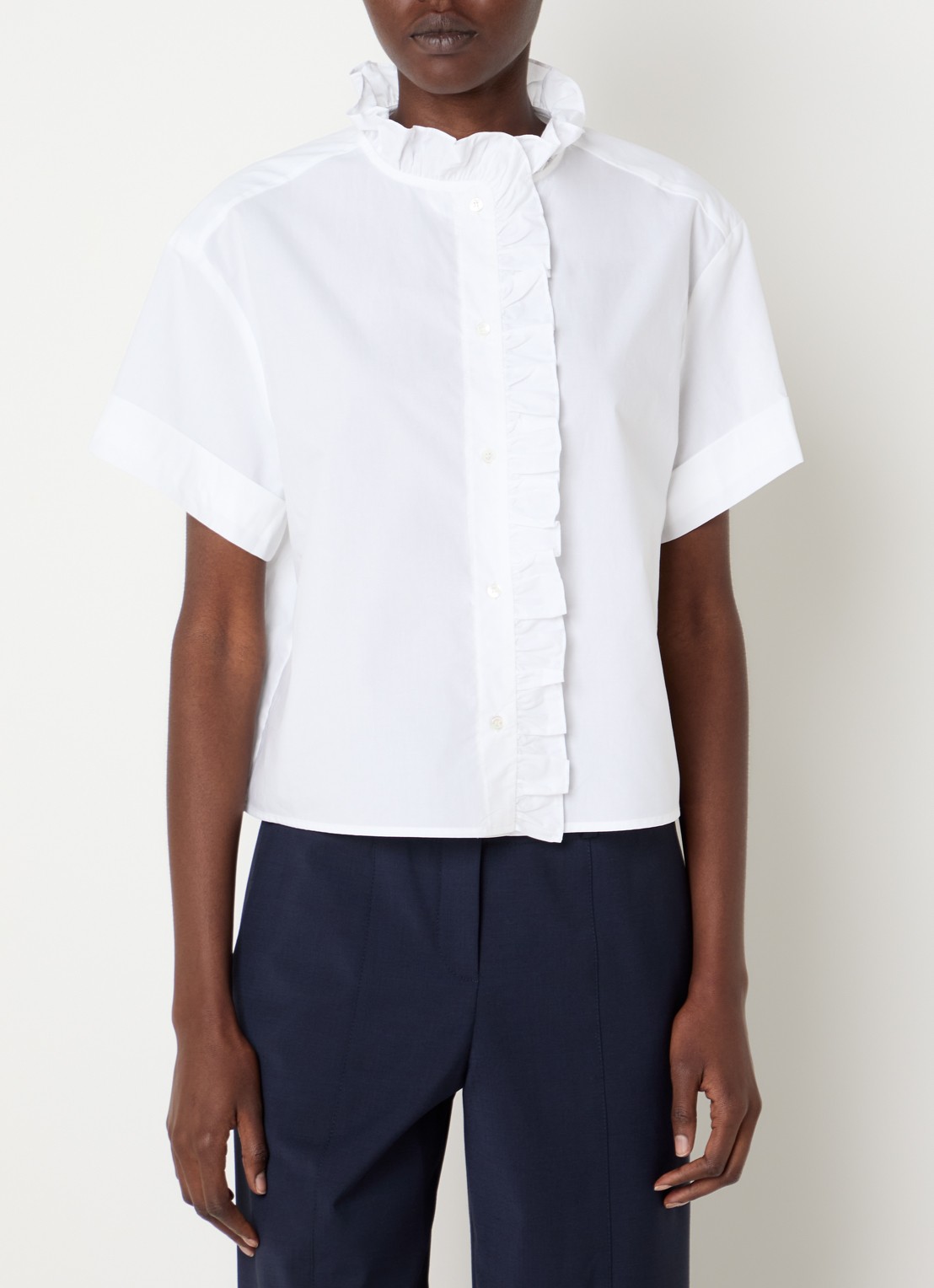 Claudie Pierlot Blouse met opstaande kraag en volant - detail wit