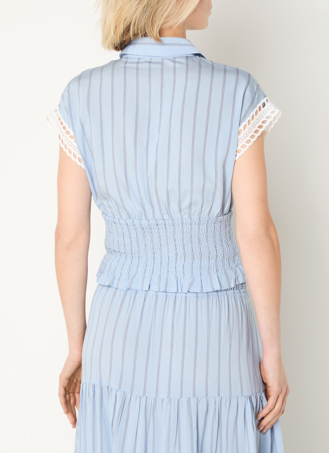 Claudie Pierlot Blouse met streepprint en smockwerk - achterkant staalblauw