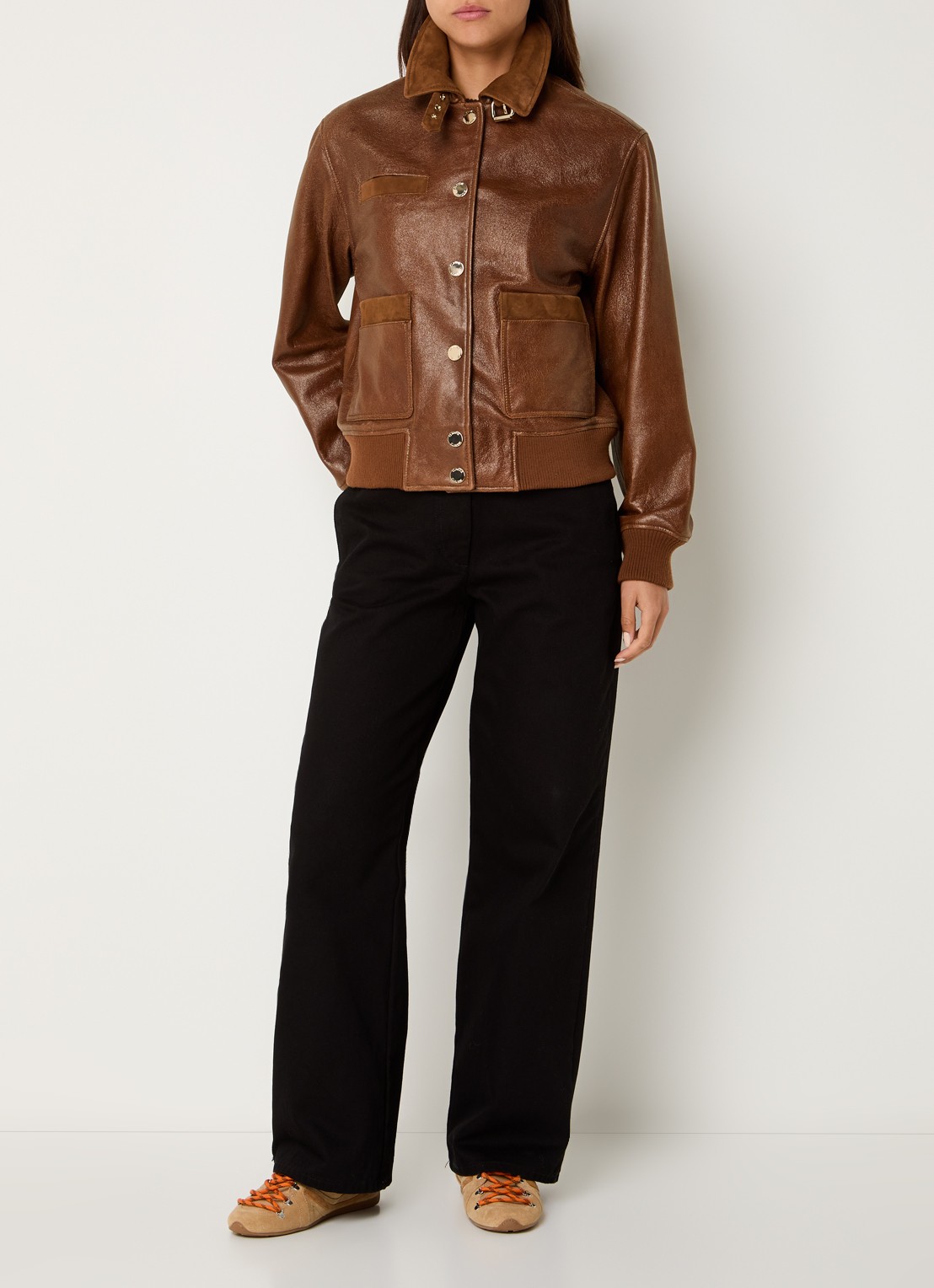 Claudie Pierlot Bomberjack van lamsleer met details van geitensuède - voorkant 2 cognac