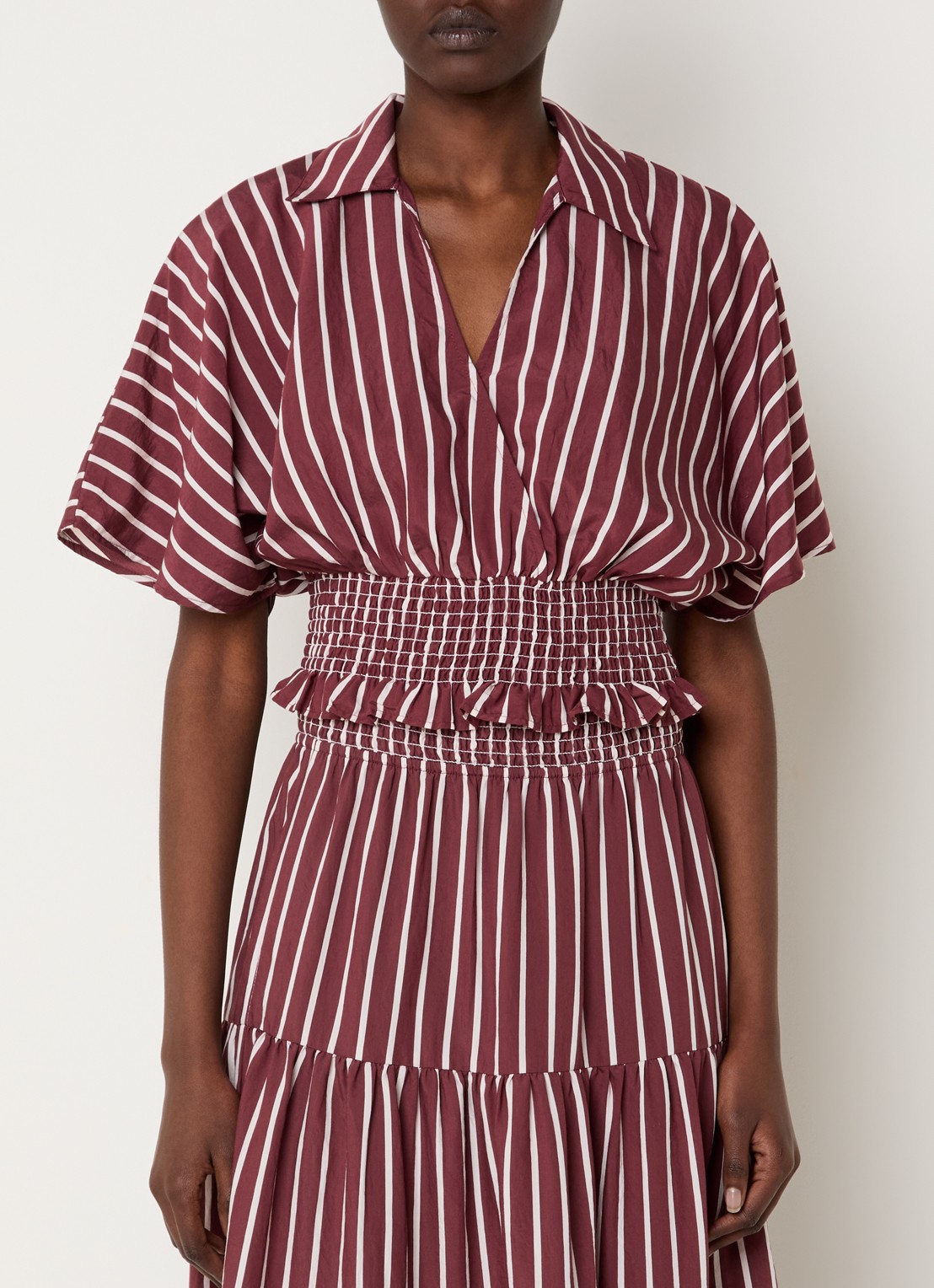 Claudie Pierlot Bomie cropped tuniek met streepprint en smockwerk - detail bordeauxrood