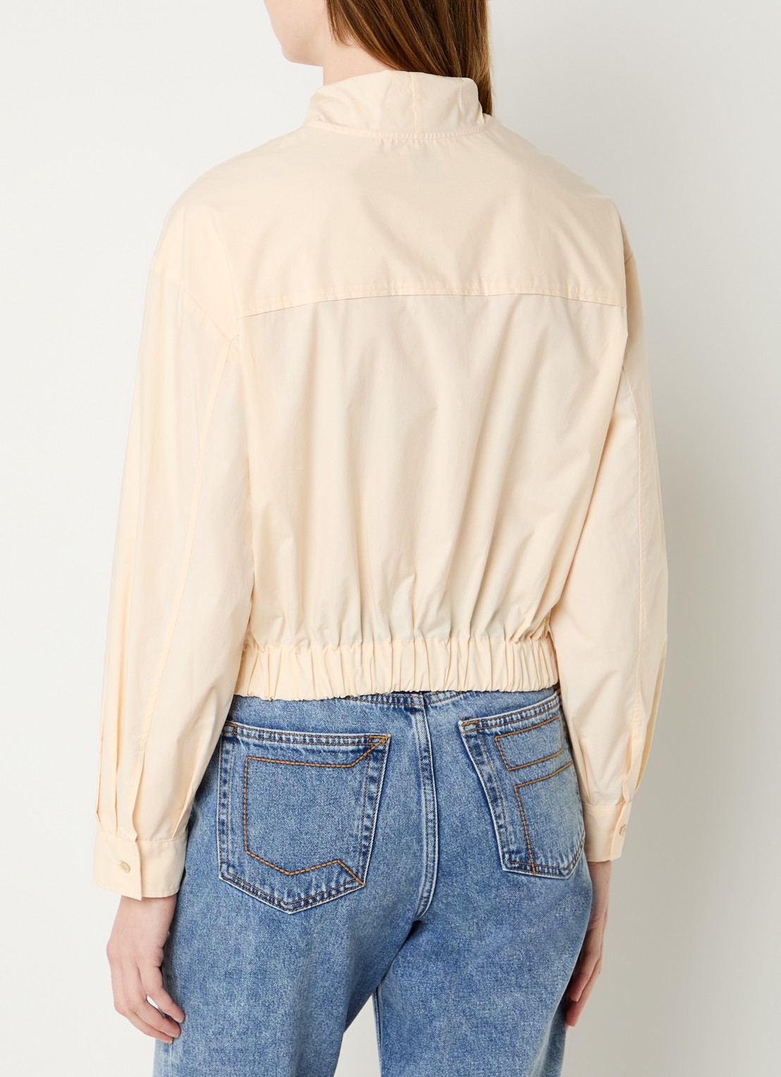 Claudie Pierlot Cally cropped blouse met sjaalkraag - achterkant 3 vanillegeel