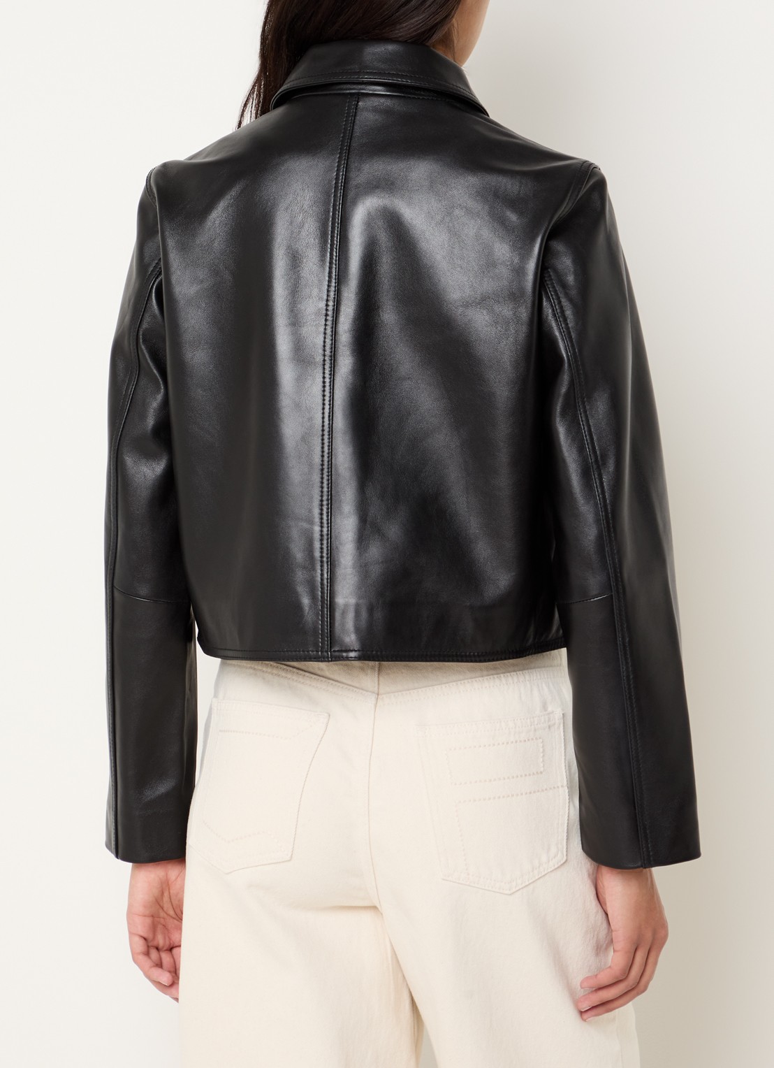 Claudie Pierlot Carlita cropped jack van lamsleer met steekzakken - achterkant zwart