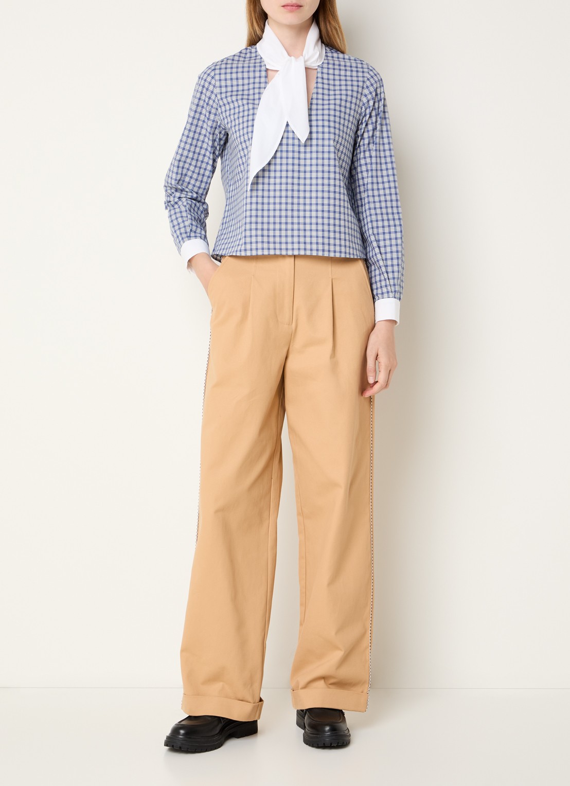 Claudie Pierlot Cropped tuniek met strikkraag en cut-out detail - voorkant 3 blauwgrijs