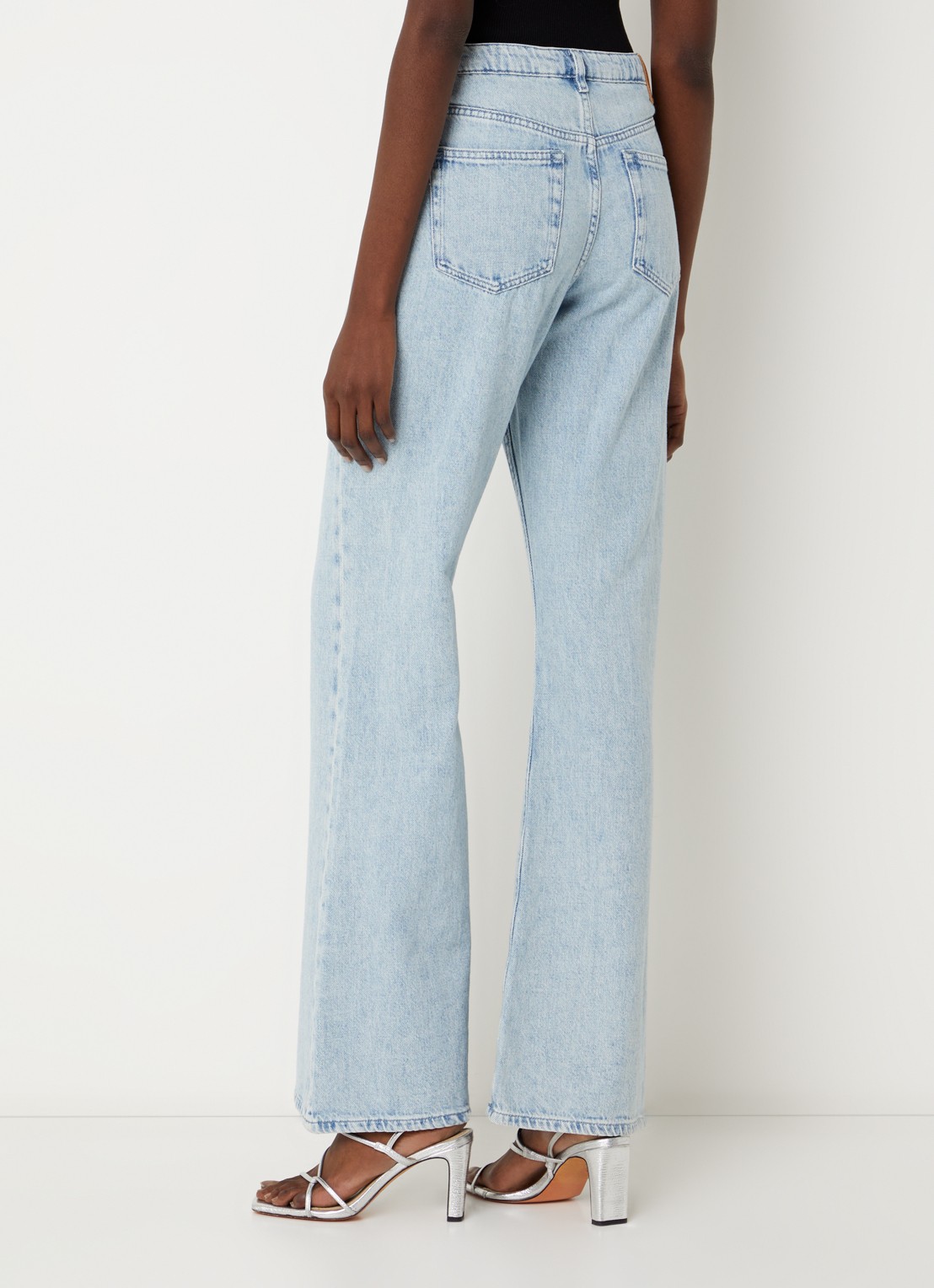 Claudie Pierlot Doriane high waist wide leg jeans met lichte wassing en steekzakken - achterkant lichtblauw