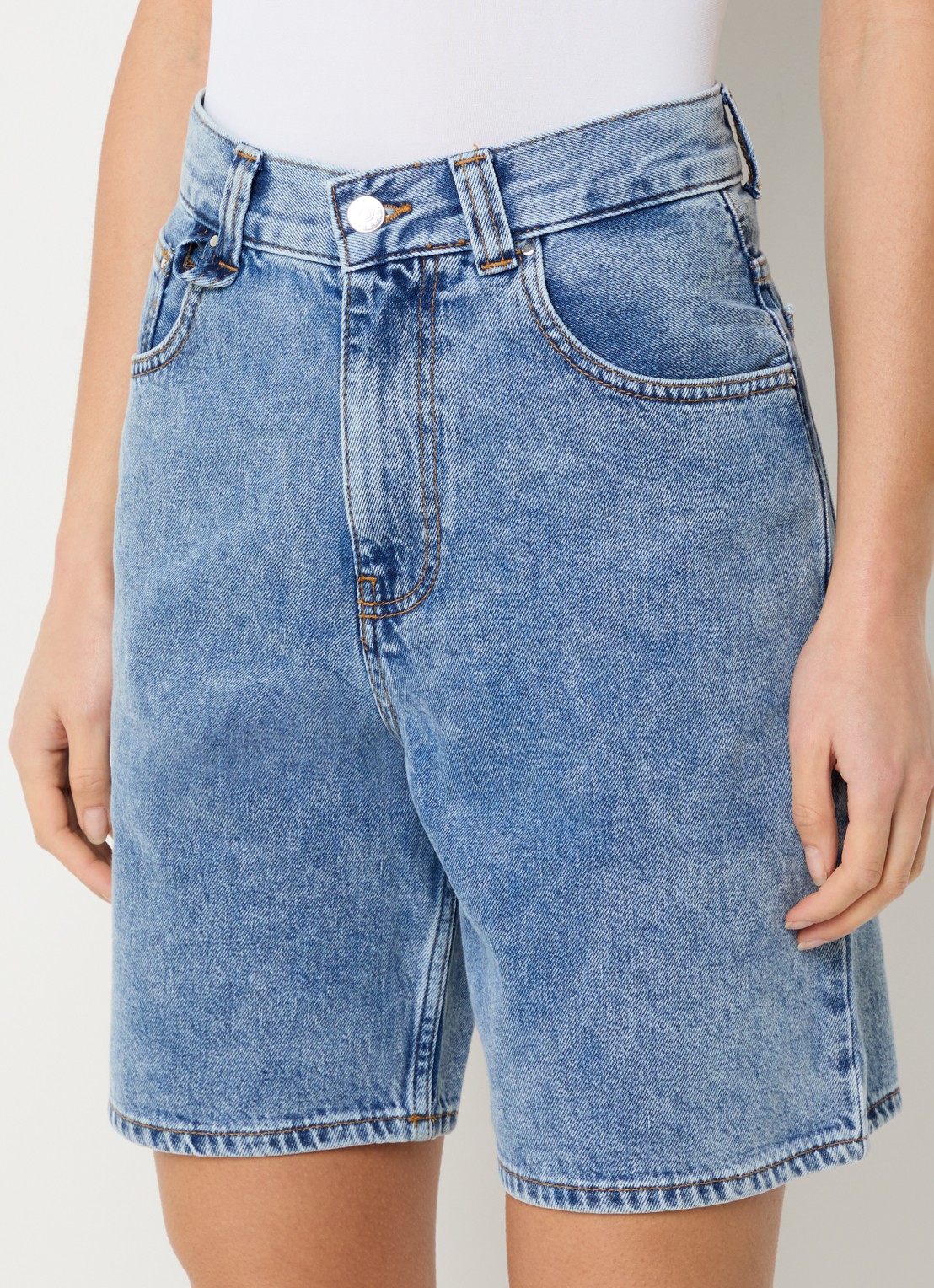 Claudie Pierlot Elona high waist loose fit korte broek met medium wassing - detail 3 indigo